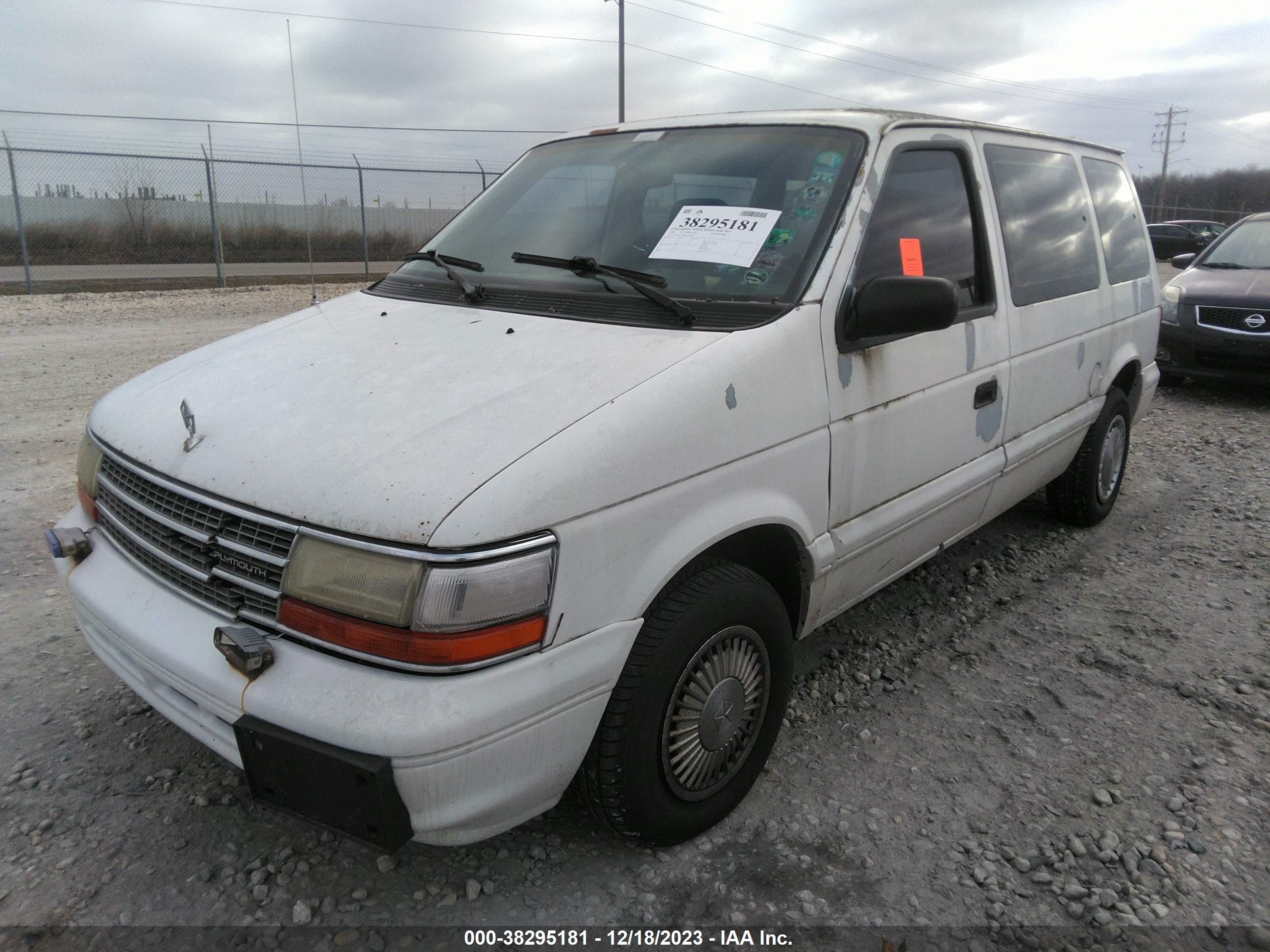 Photo 1 VIN: 2P4GH253XSR374948 - PLYMOUTH VOYAGER 