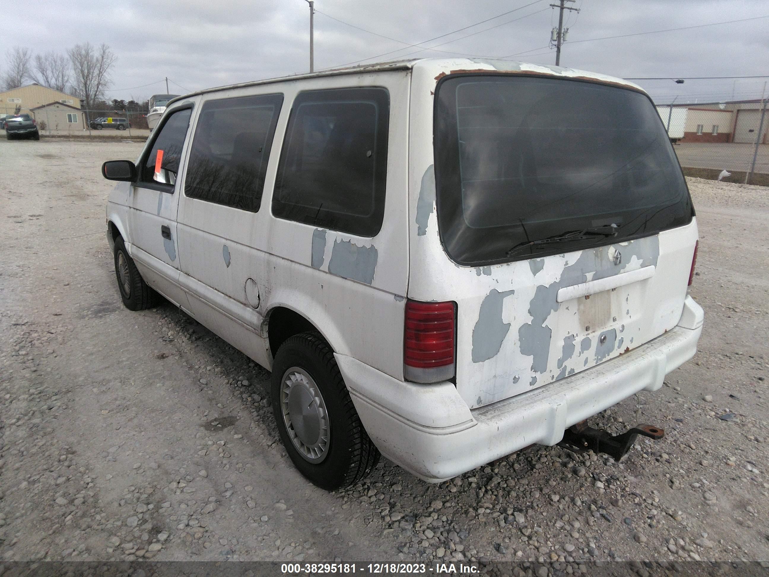 Photo 2 VIN: 2P4GH253XSR374948 - PLYMOUTH VOYAGER 