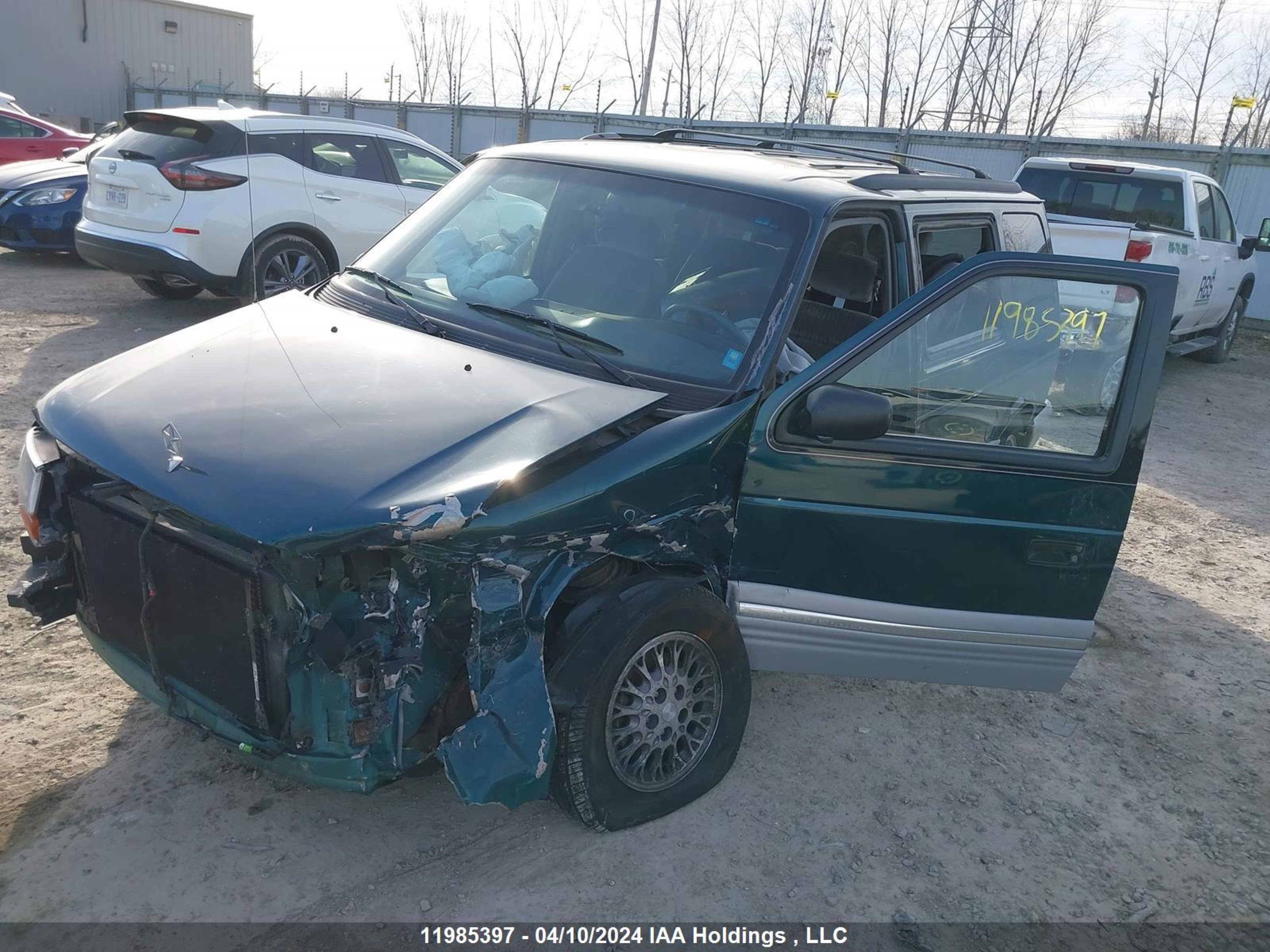 Photo 1 VIN: 2P4GH55RXRR519406 - PLYMOUTH VOYAGER 