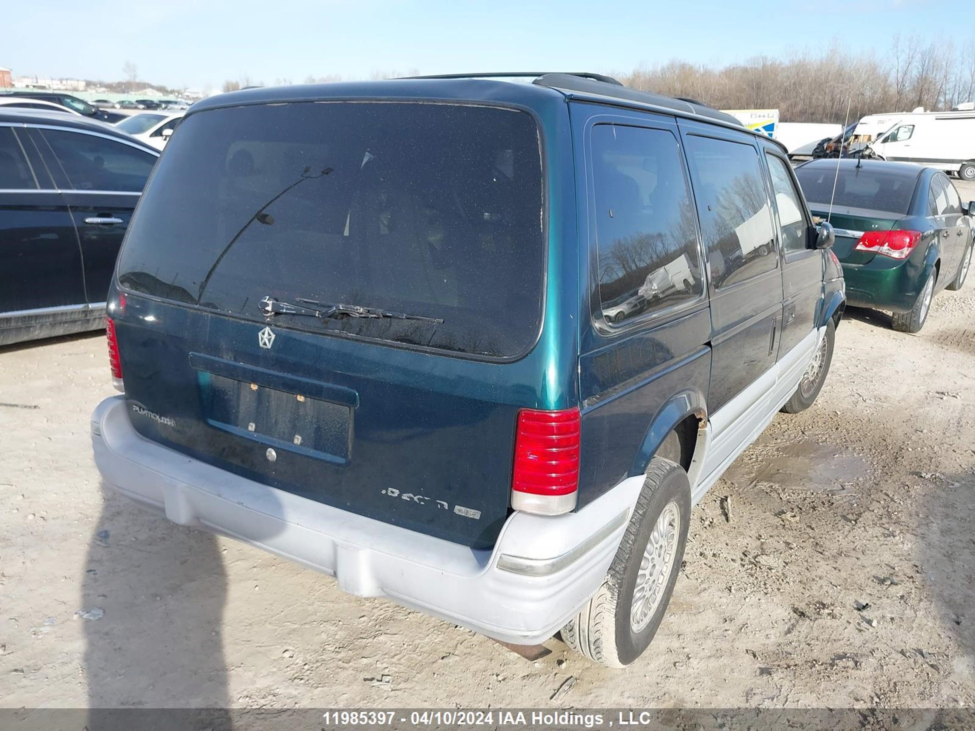 Photo 3 VIN: 2P4GH55RXRR519406 - PLYMOUTH VOYAGER 