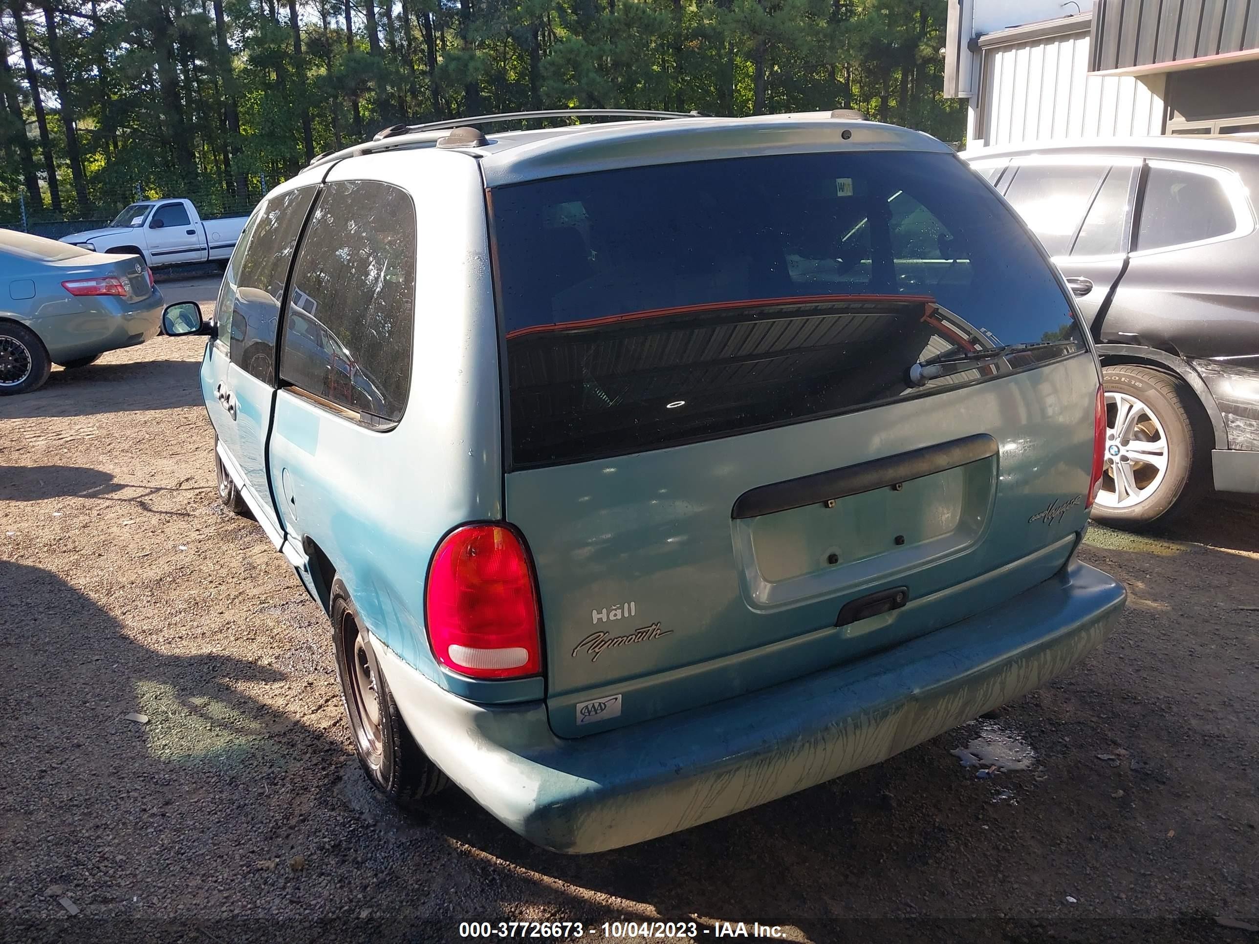 Photo 2 VIN: 2P4GP24G7XR163303 - PLYMOUTH VOYAGER 