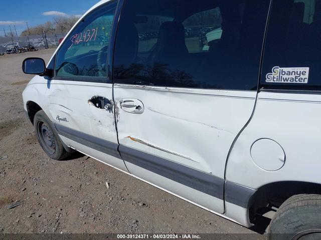 Photo 13 VIN: 2P4GP45G4XR419584 - PLYMOUTH VOYAGER 