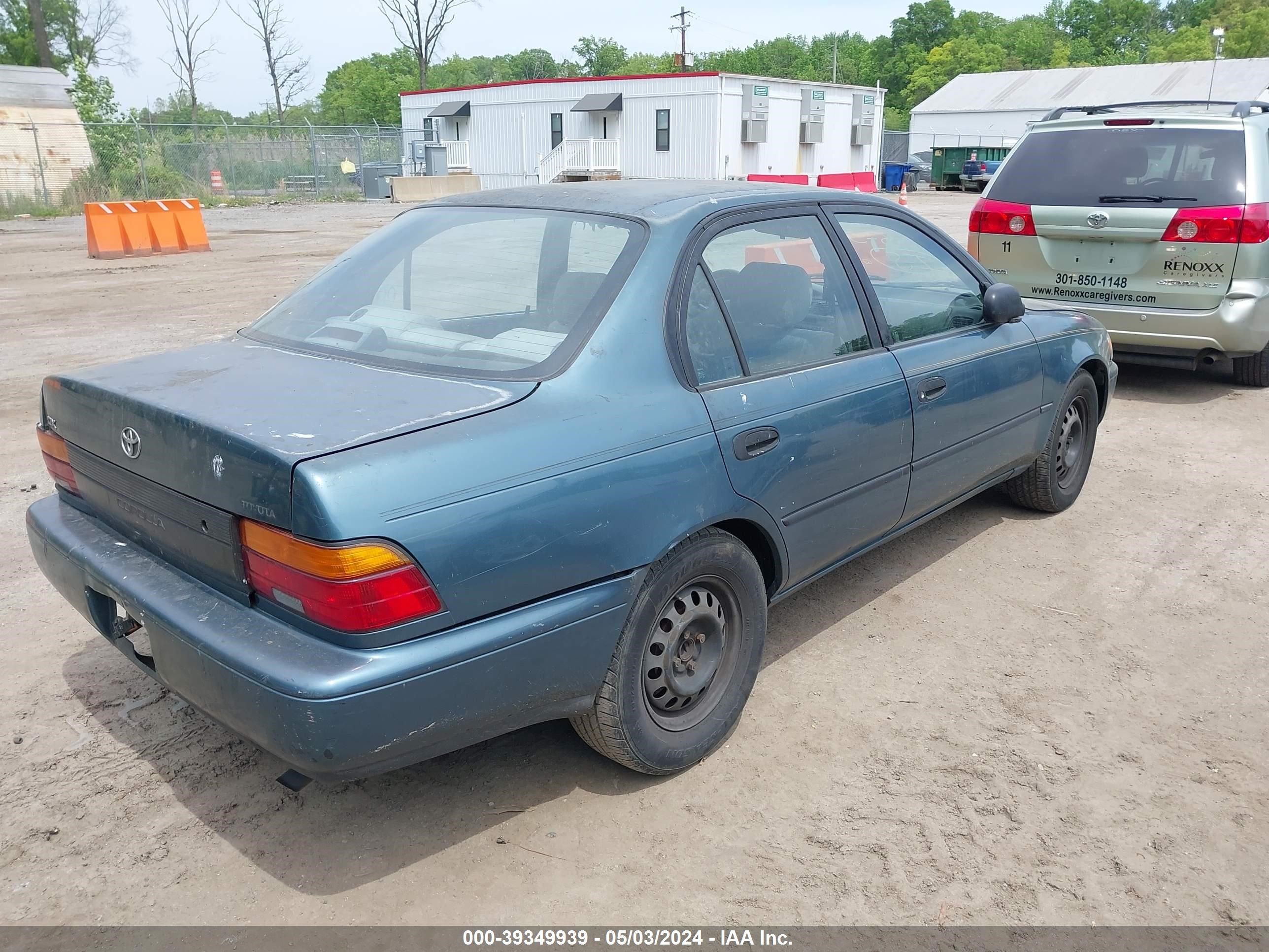 Photo 3 VIN: 2T1AE09B2SC131563 - TOYOTA COROLLA 