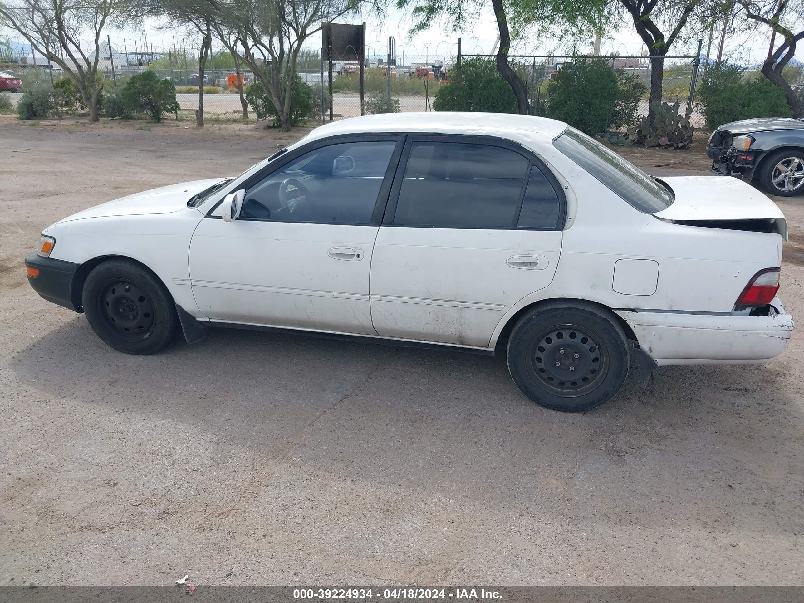 Photo 13 VIN: 2T1BB02E6TC174046 - TOYOTA COROLLA 