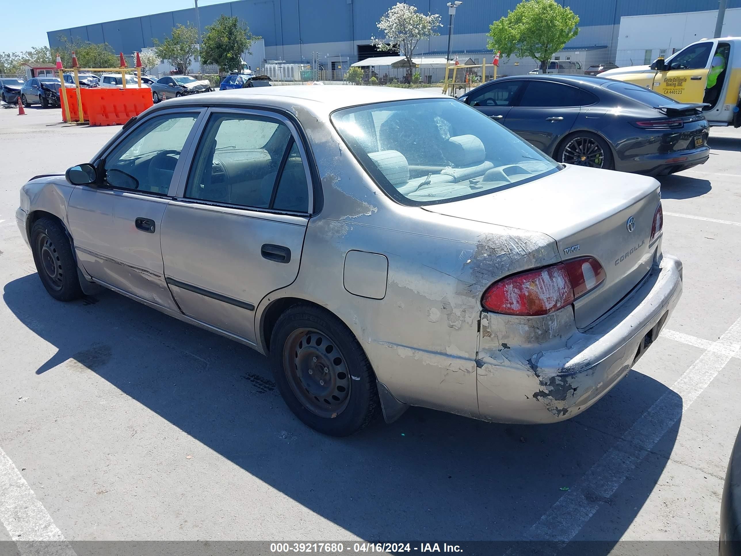 Photo 2 VIN: 2T1BR12E0YC368967 - TOYOTA COROLLA 