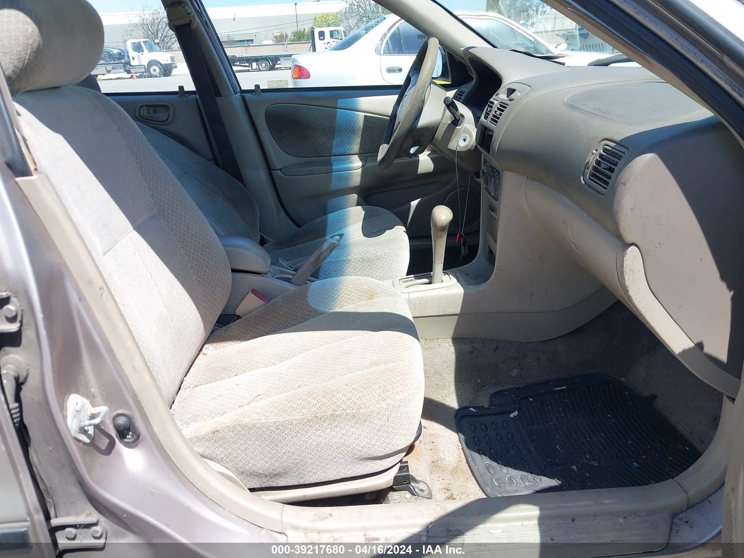 Photo 4 VIN: 2T1BR12E0YC368967 - TOYOTA COROLLA 