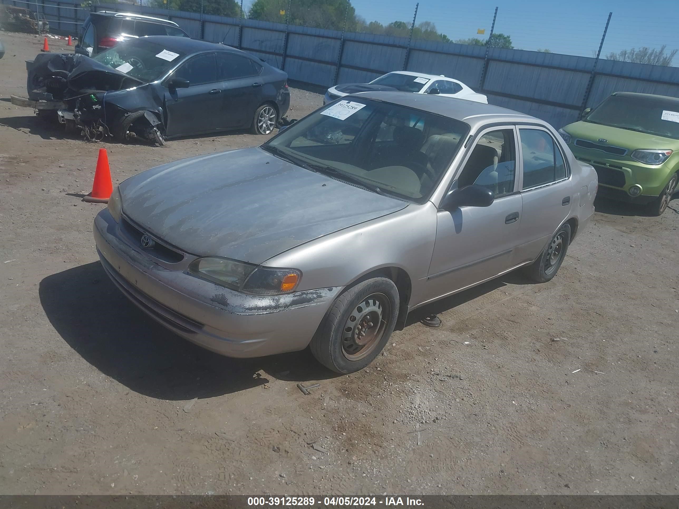 Photo 1 VIN: 2T1BR12E3YC289986 - TOYOTA COROLLA 