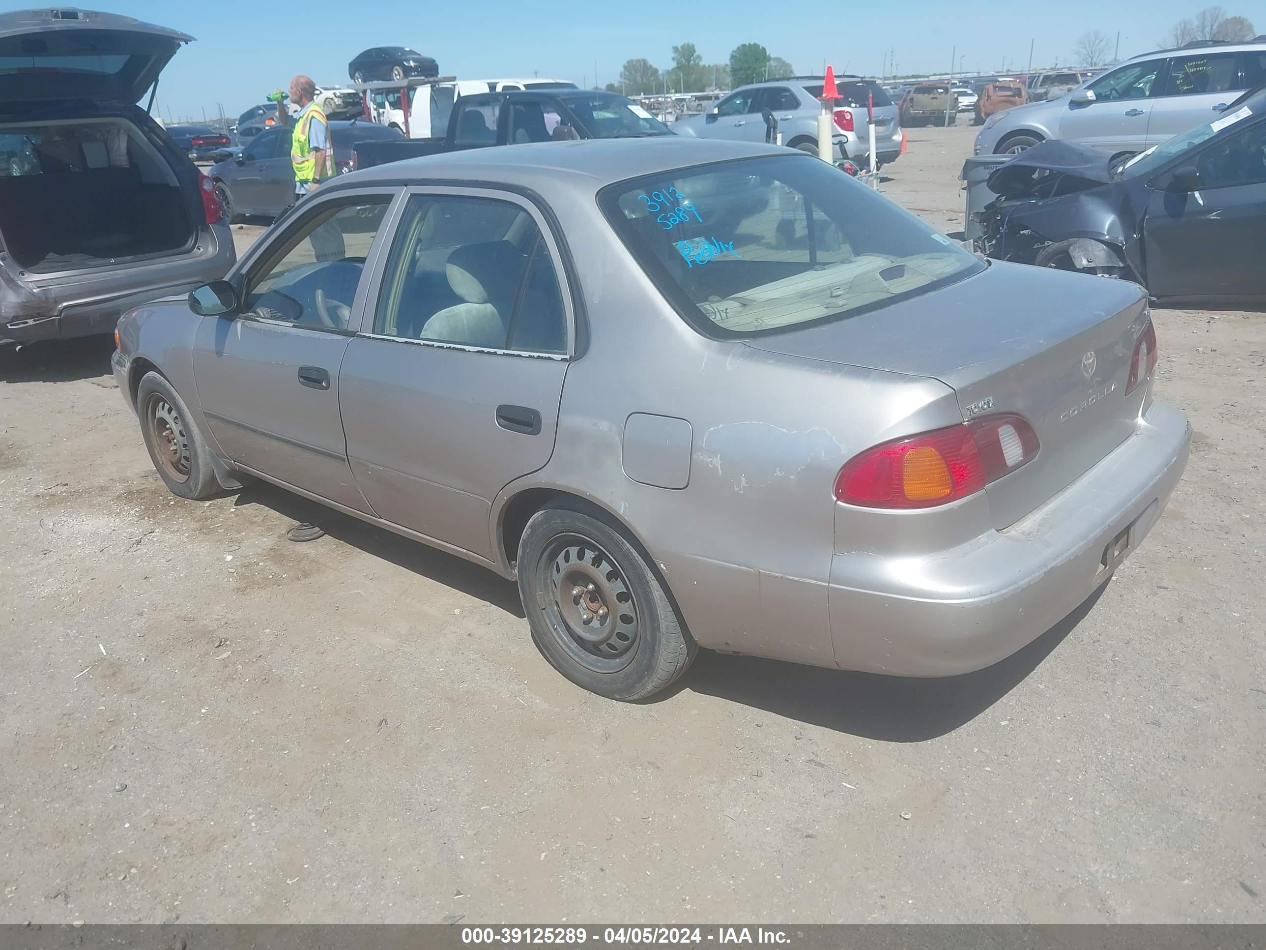 Photo 2 VIN: 2T1BR12E3YC289986 - TOYOTA COROLLA 