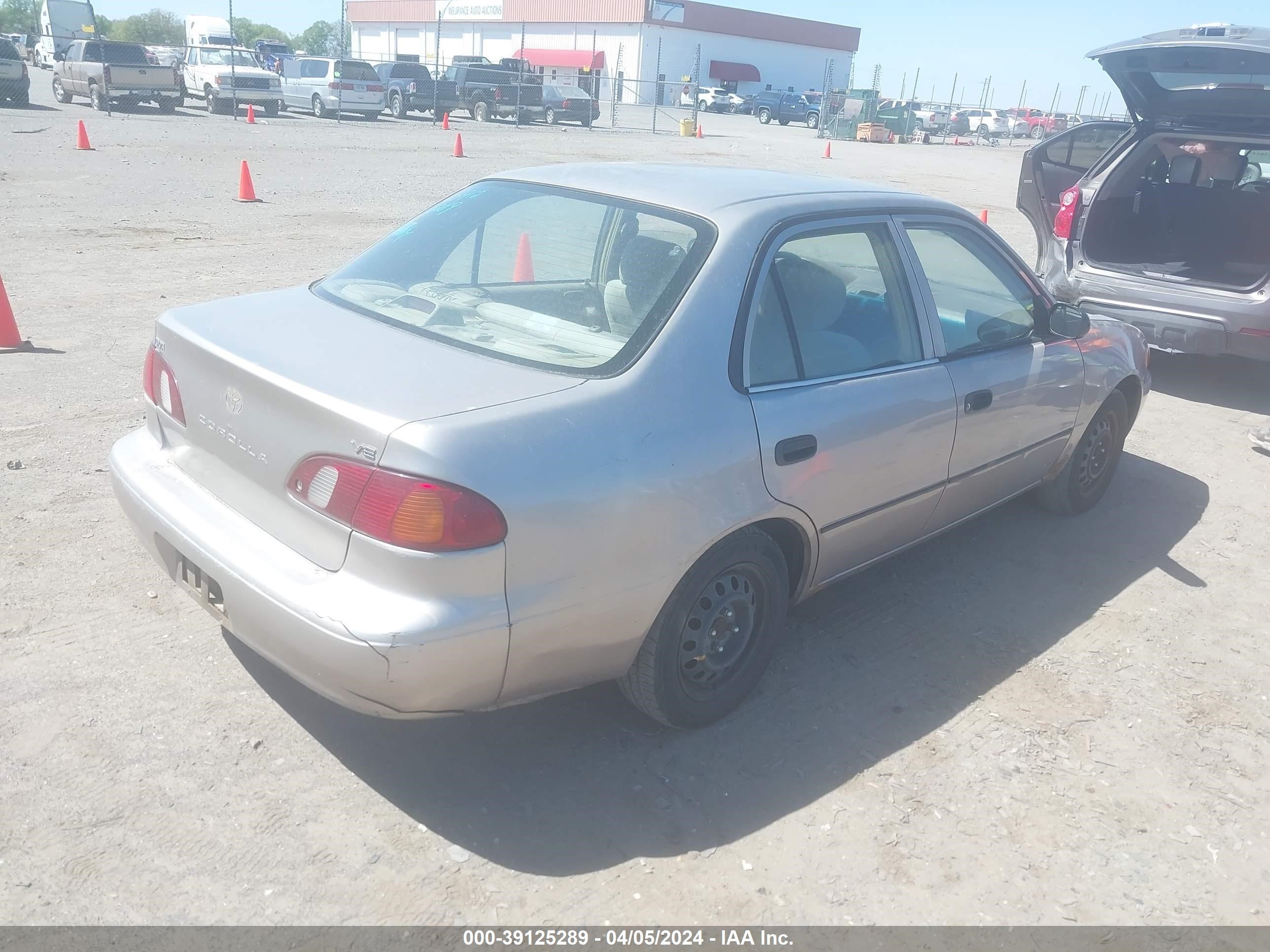 Photo 3 VIN: 2T1BR12E3YC289986 - TOYOTA COROLLA 