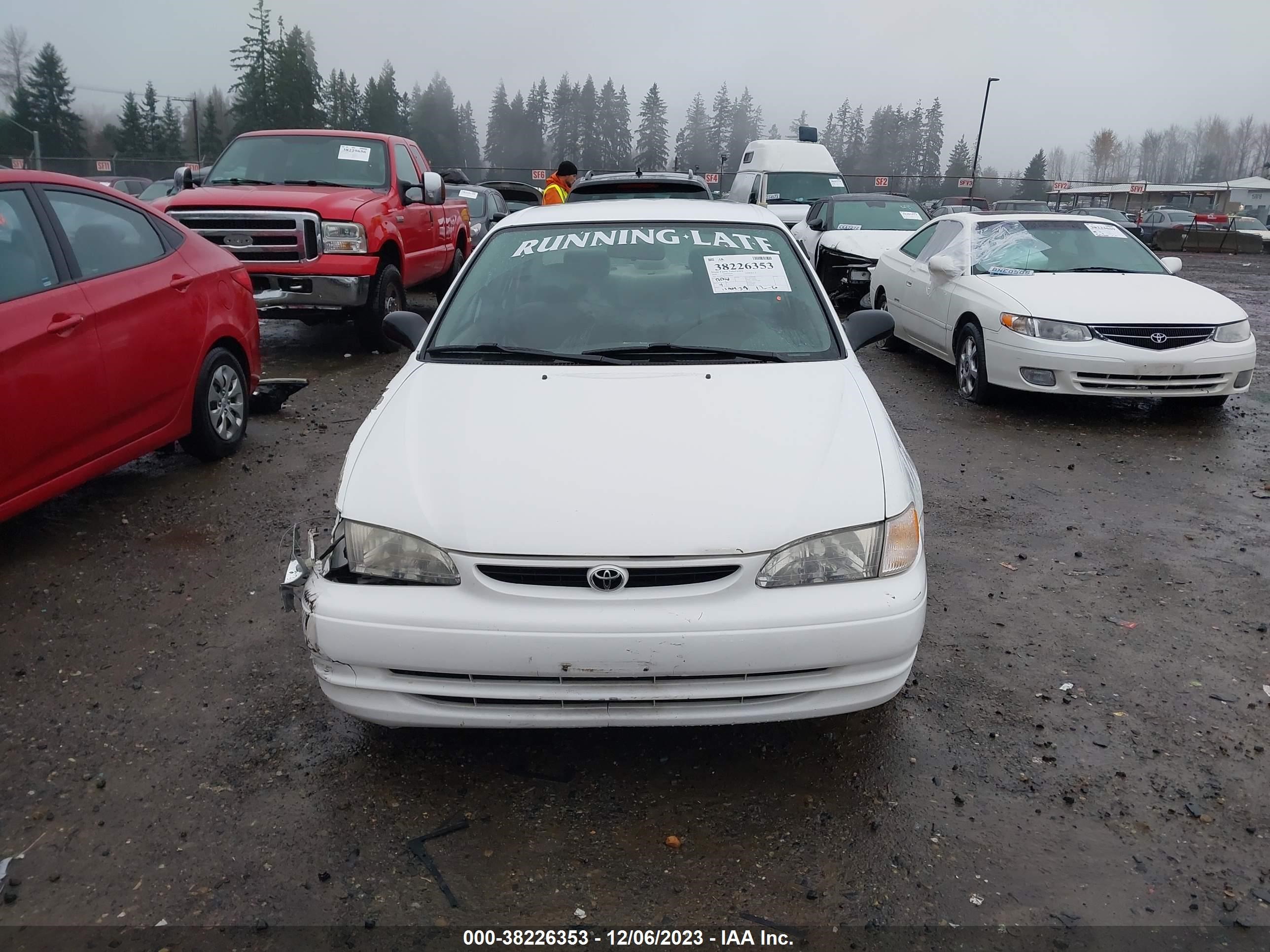 Photo 11 VIN: 2T1BR12E5YC306903 - TOYOTA COROLLA 