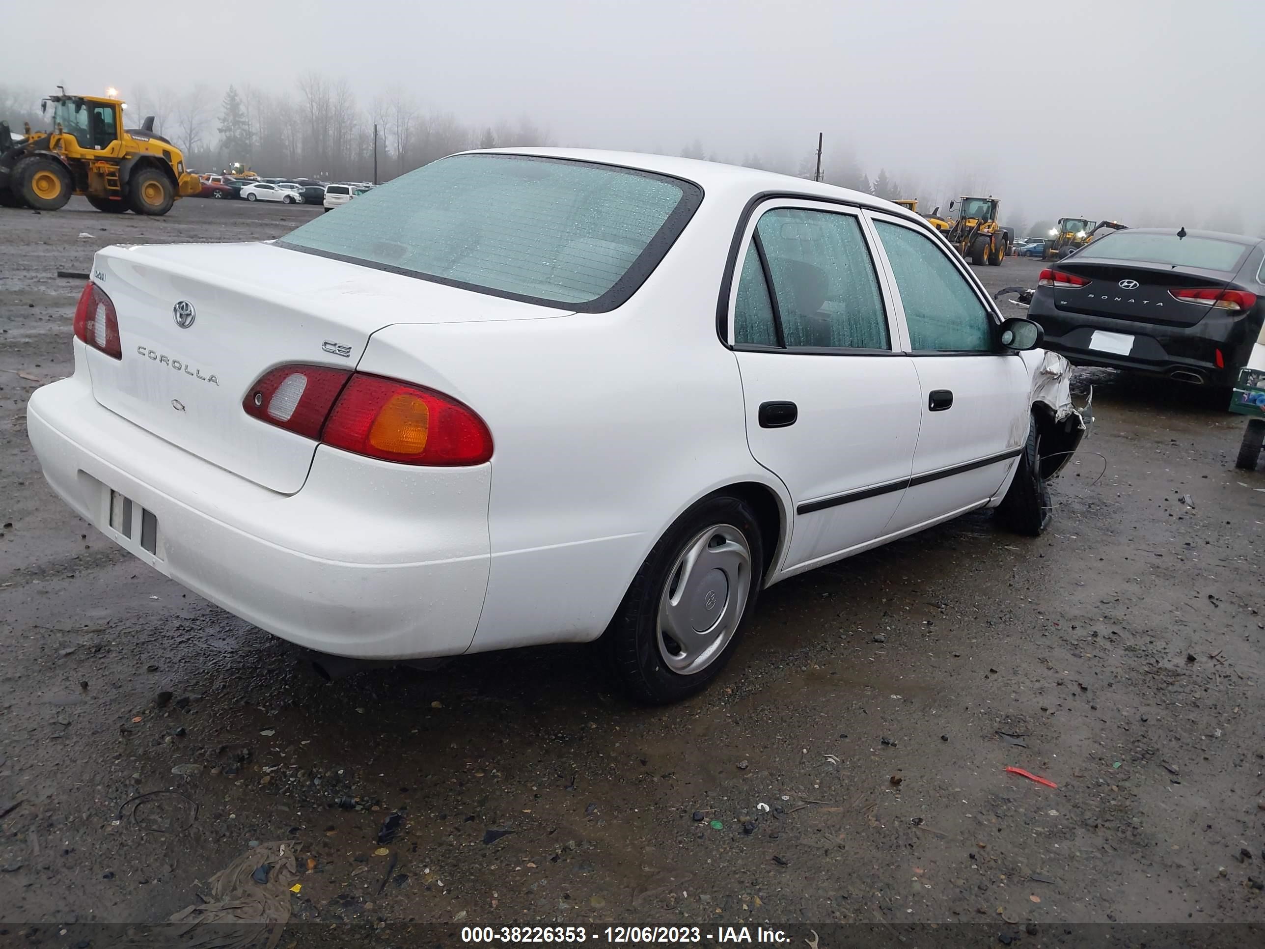 Photo 3 VIN: 2T1BR12E5YC306903 - TOYOTA COROLLA 