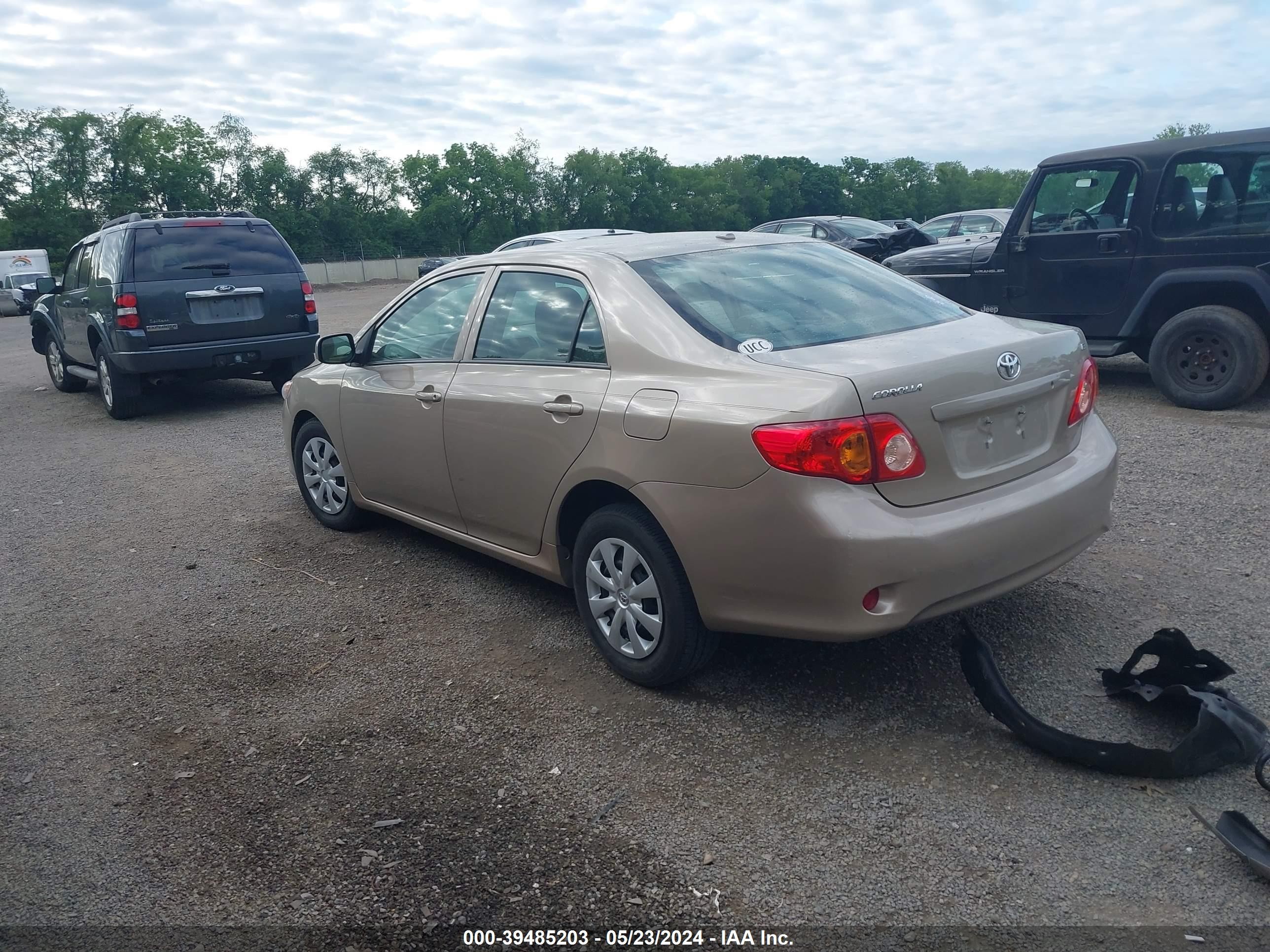 Photo 2 VIN: 2T1BU40EX9C130113 - TOYOTA COROLLA 