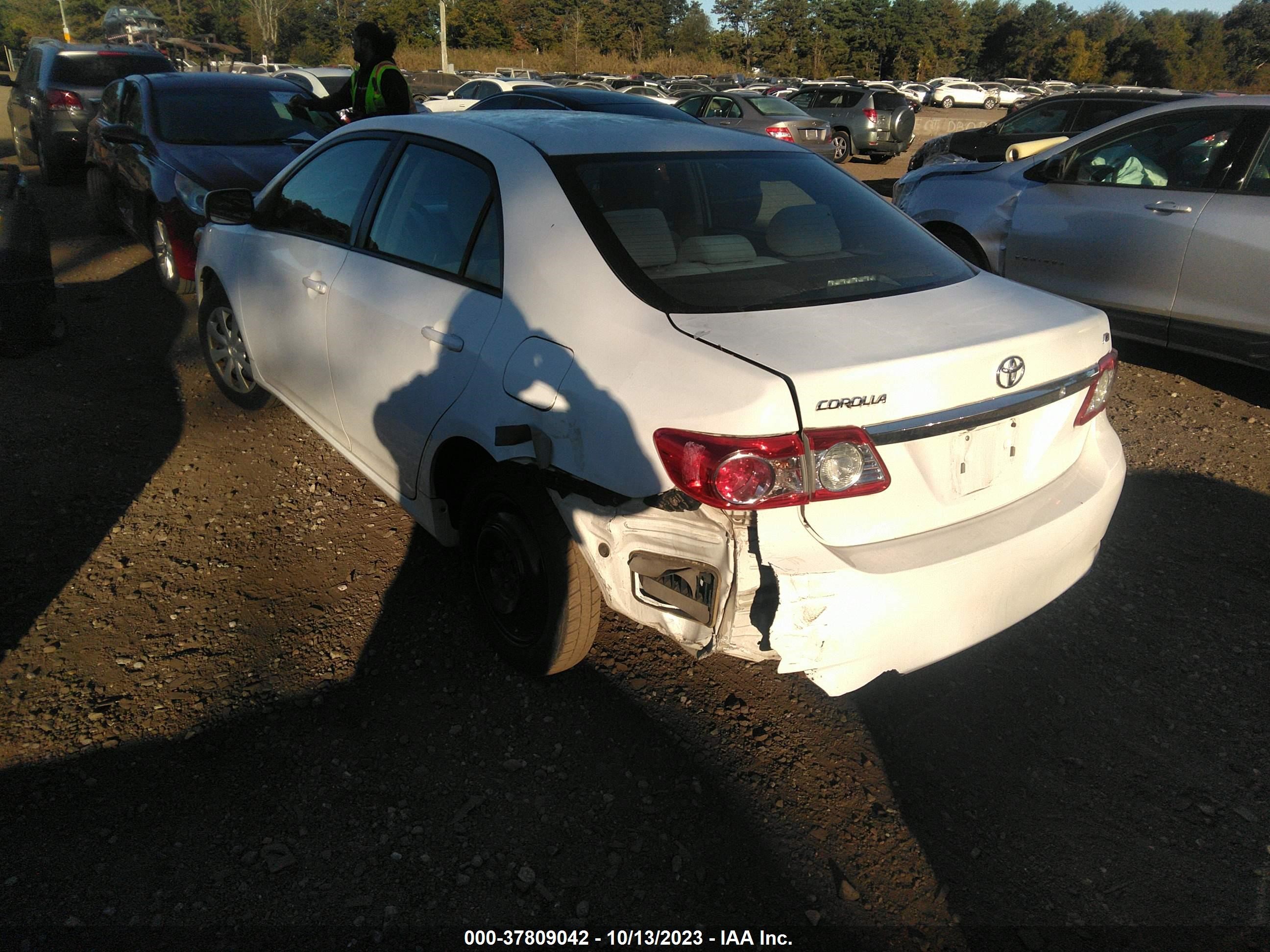 Photo 5 VIN: 2T1BU4EE0BC728032 - TOYOTA COROLLA 