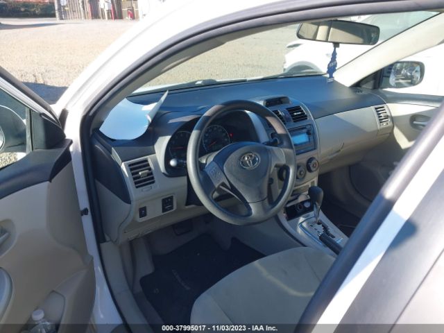 Photo 4 VIN: 2T1BU4EE0CC845661 - TOYOTA COROLLA 