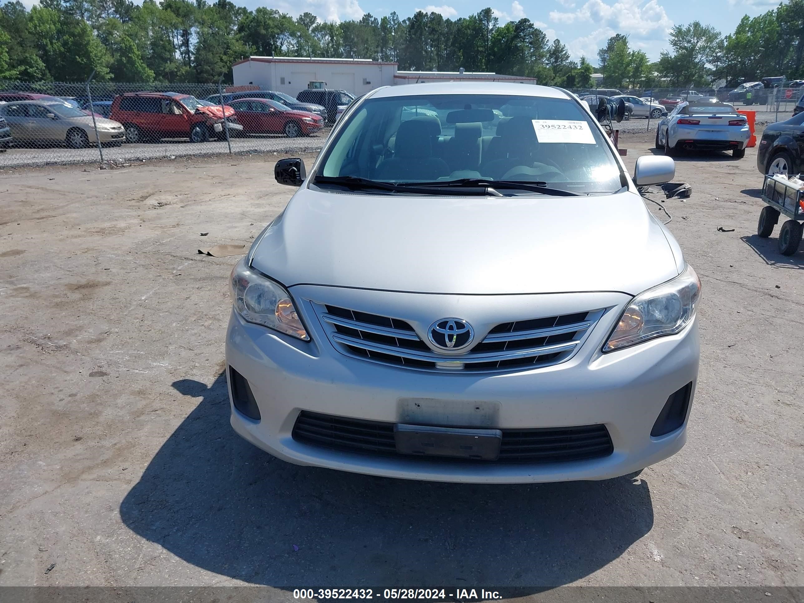 Photo 11 VIN: 2T1BU4EE0DC047338 - TOYOTA COROLLA 