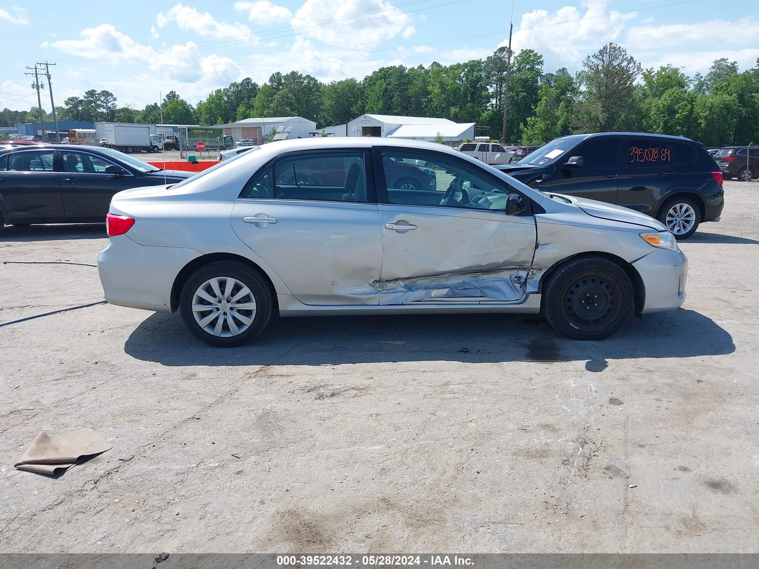 Photo 12 VIN: 2T1BU4EE0DC047338 - TOYOTA COROLLA 