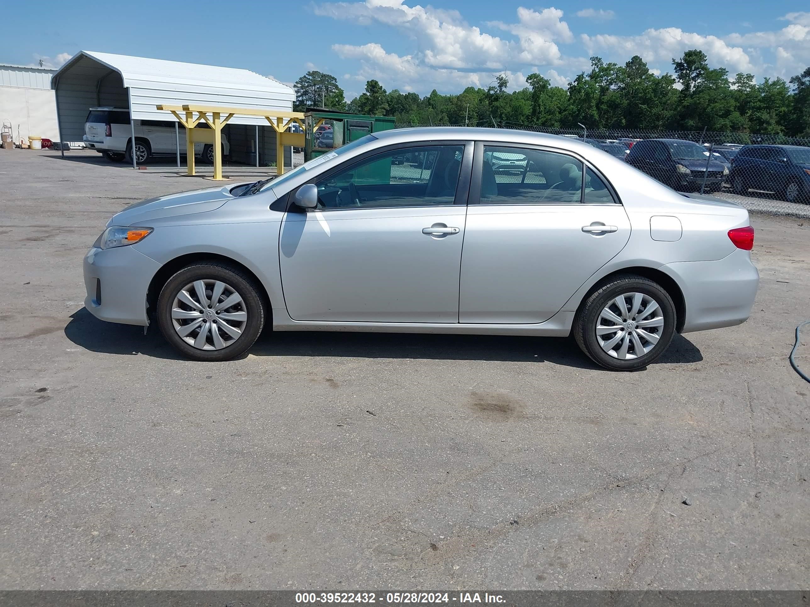 Photo 13 VIN: 2T1BU4EE0DC047338 - TOYOTA COROLLA 