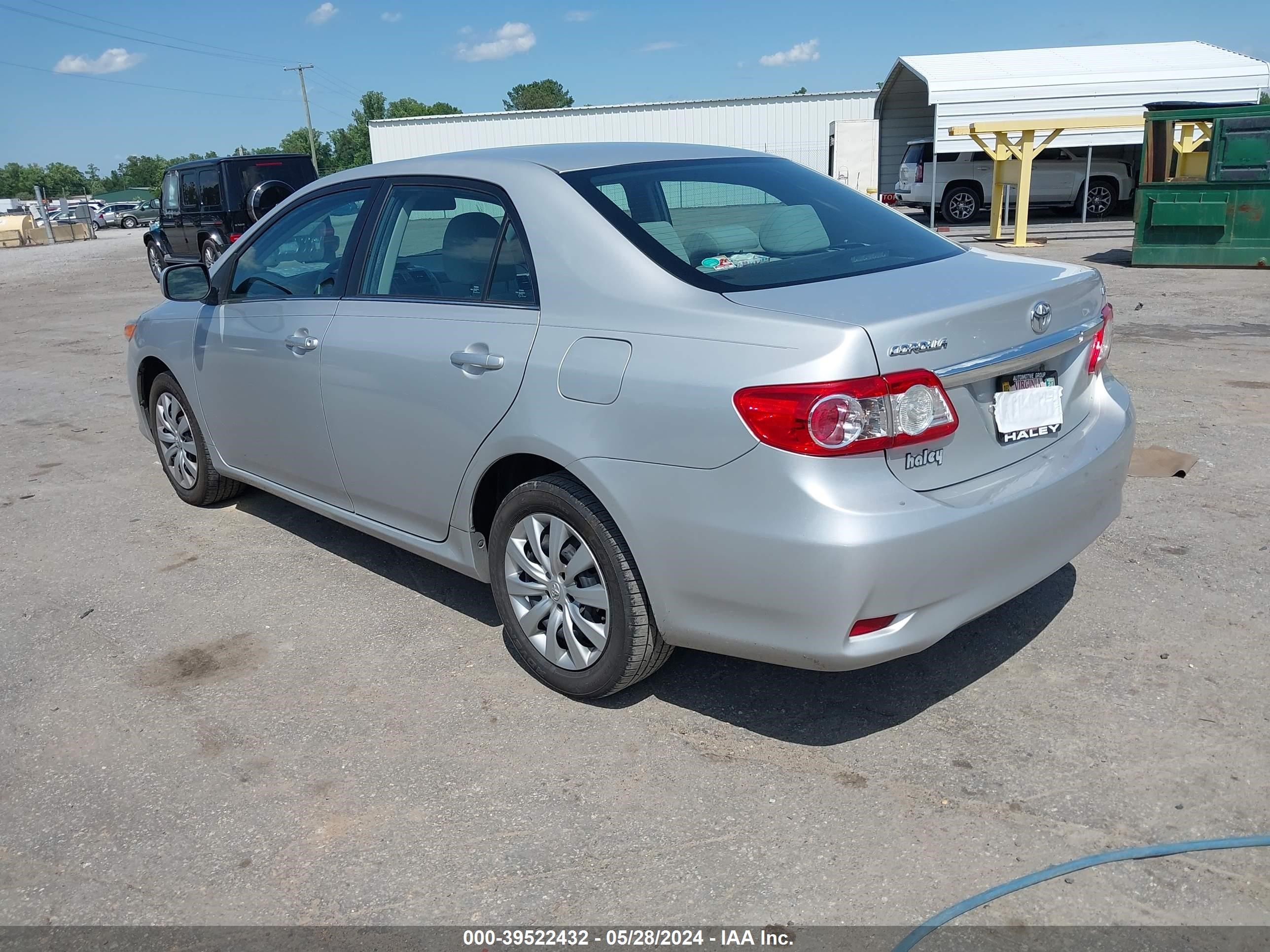 Photo 2 VIN: 2T1BU4EE0DC047338 - TOYOTA COROLLA 