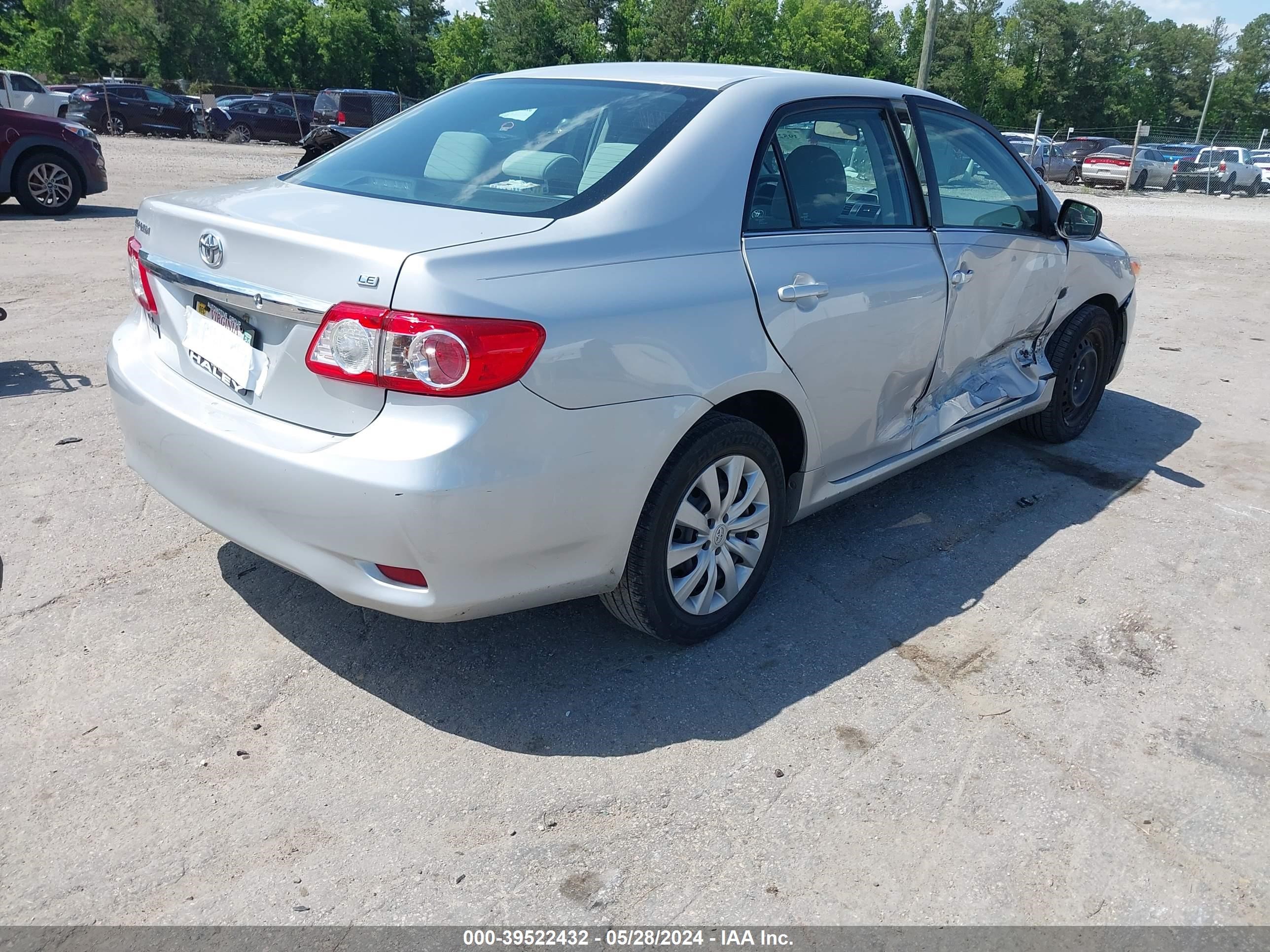 Photo 3 VIN: 2T1BU4EE0DC047338 - TOYOTA COROLLA 