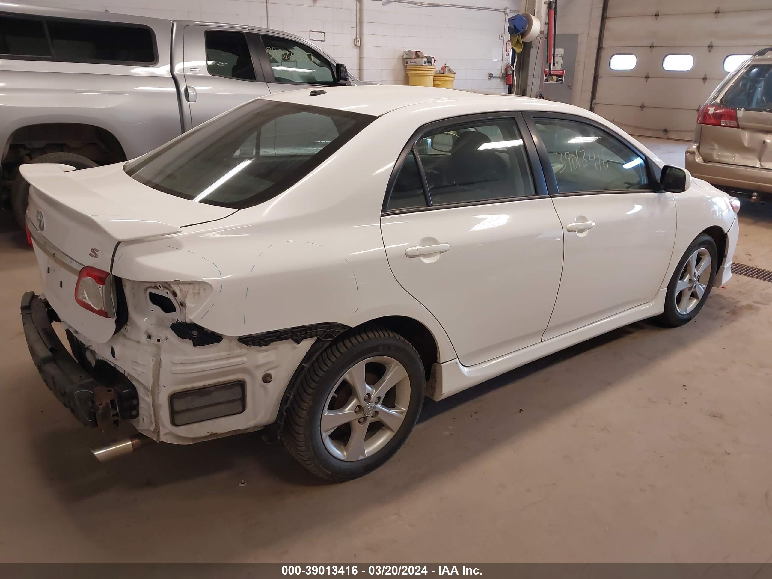 Photo 3 VIN: 2T1BU4EE1CC797717 - TOYOTA COROLLA 