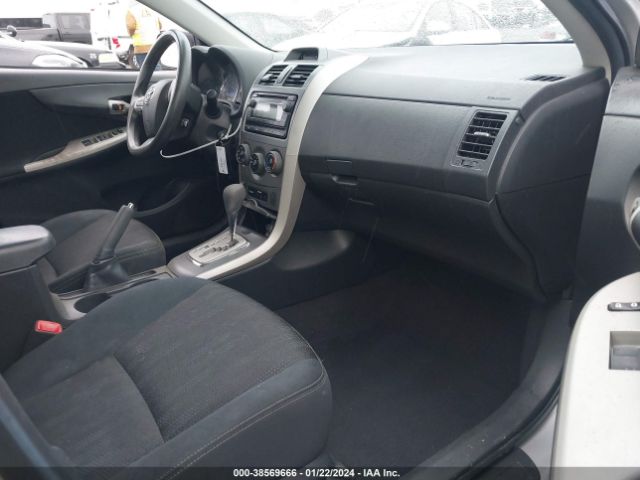 Photo 4 VIN: 2T1BU4EE1CC807596 - TOYOTA COROLLA 