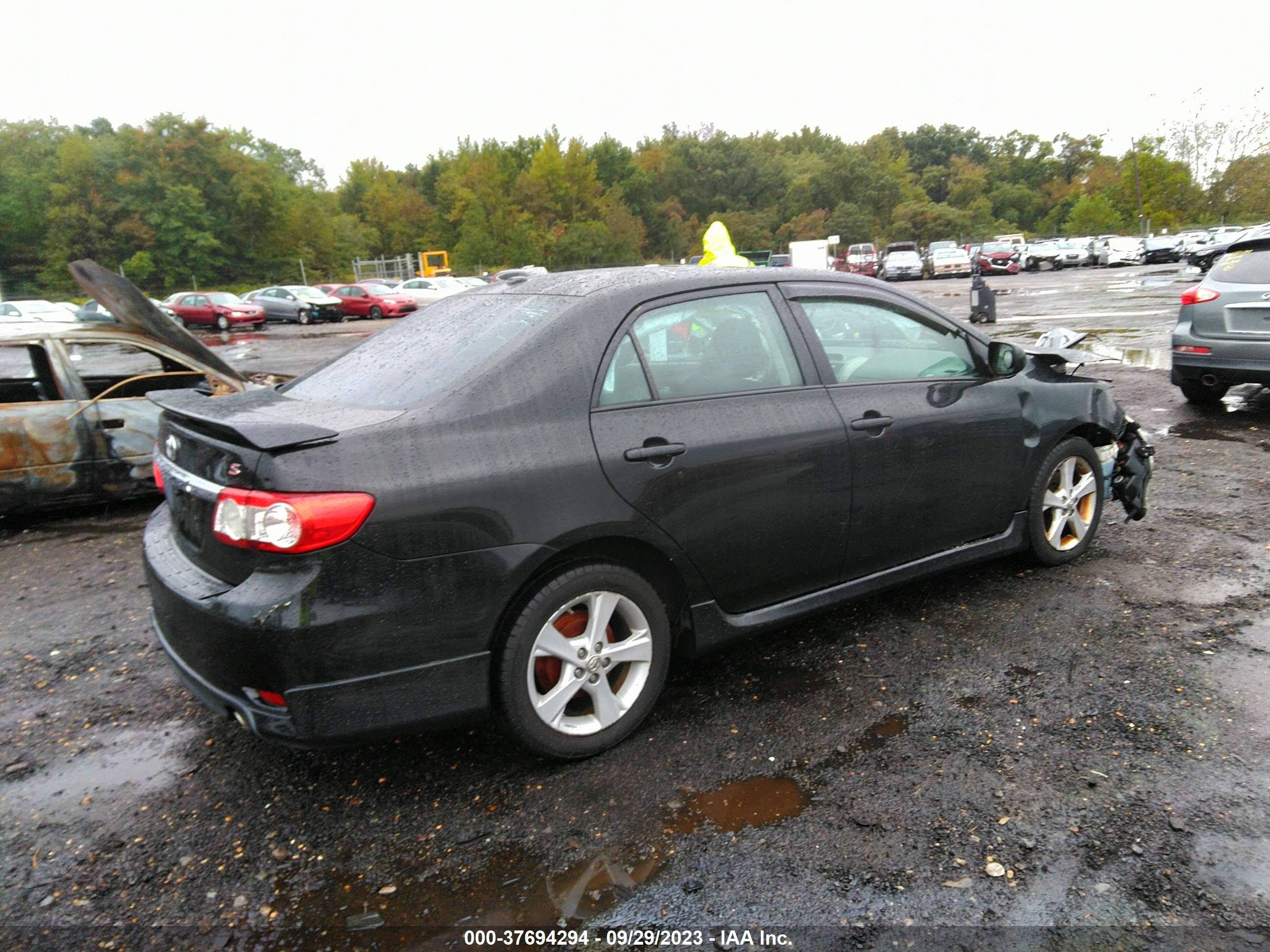 Photo 3 VIN: 2T1BU4EE1CC816024 - TOYOTA COROLLA 