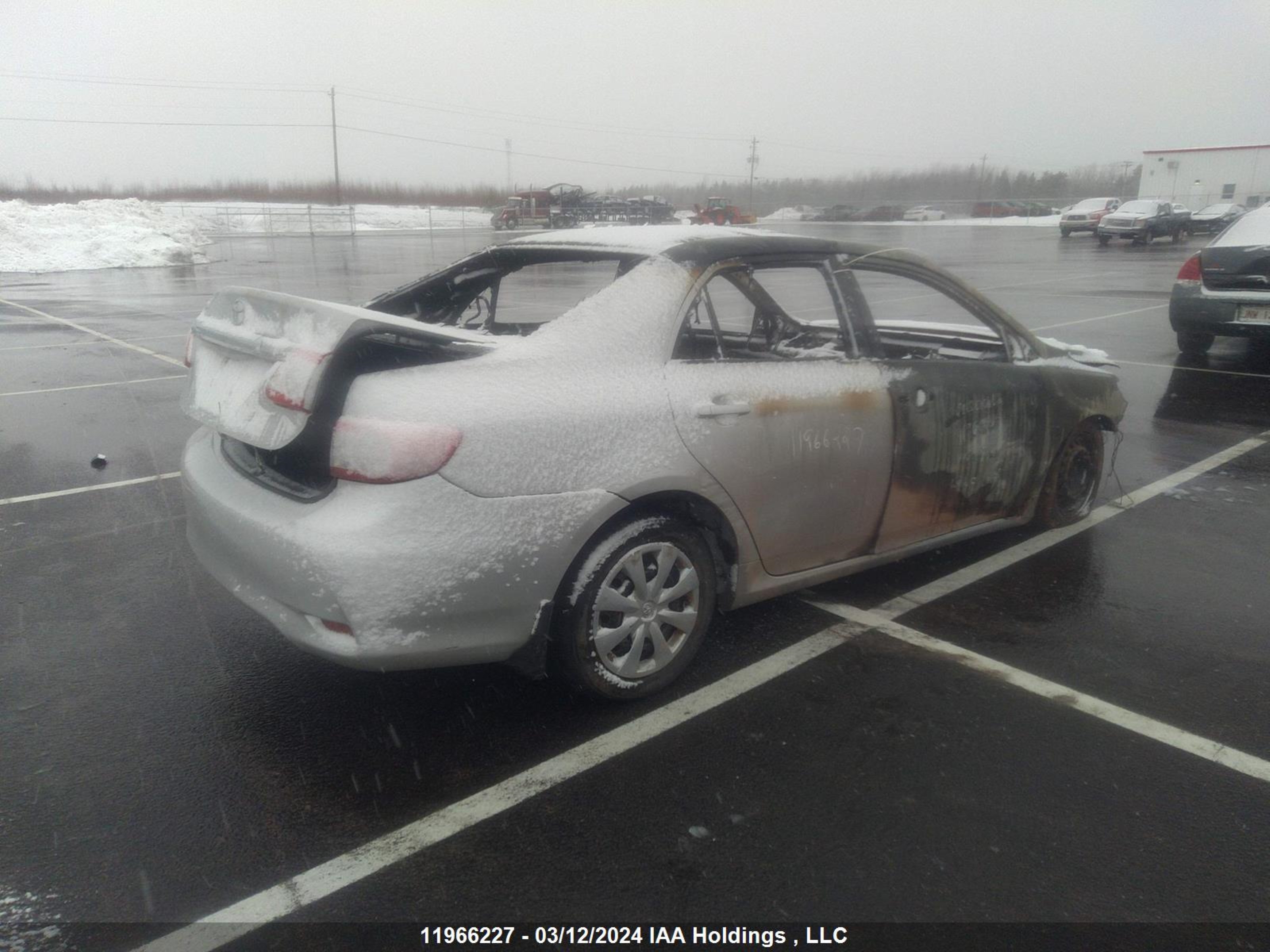 Photo 3 VIN: 2T1BU4EE1DC117686 - TOYOTA COROLLA 