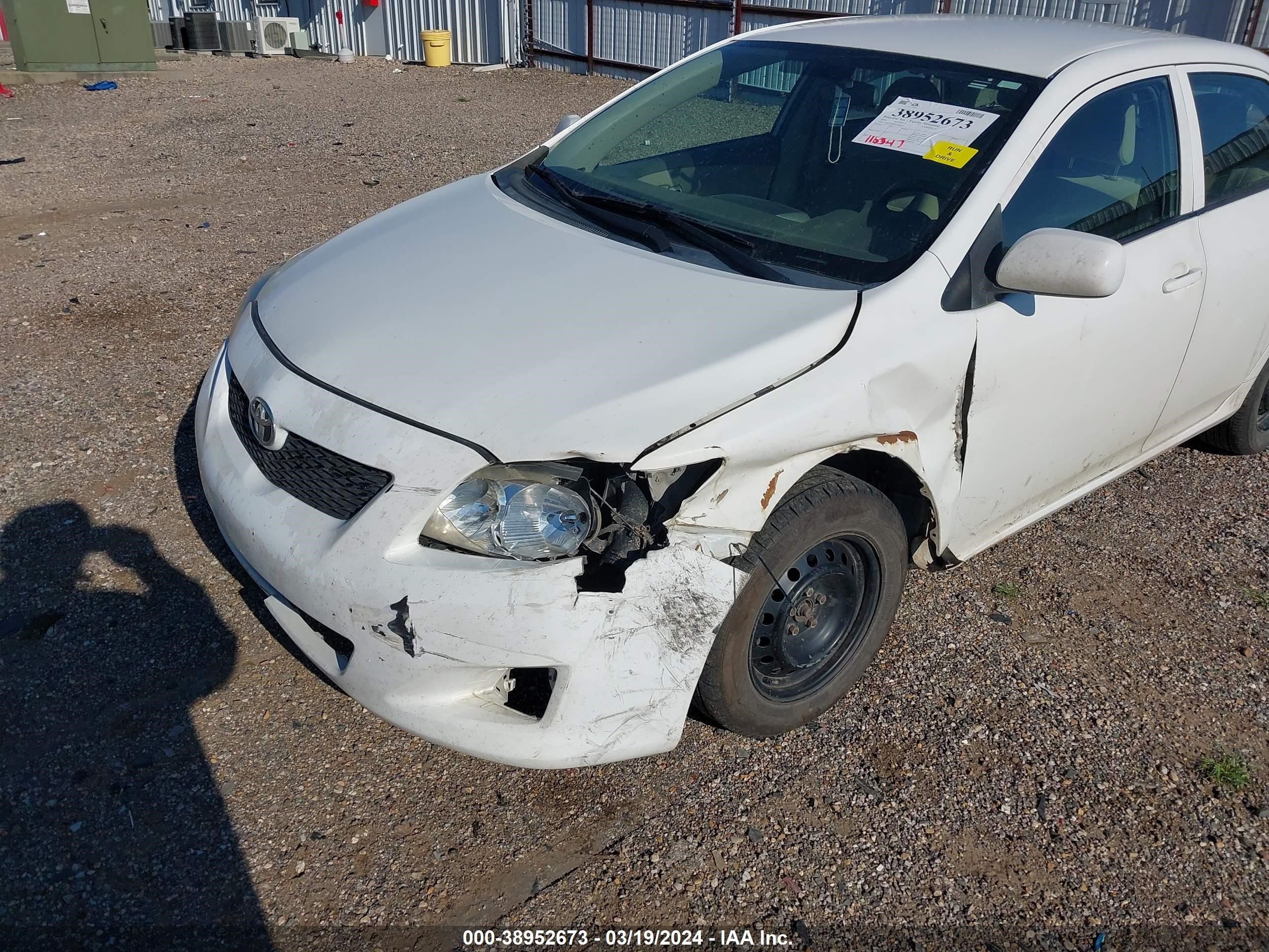 Photo 4 VIN: 2T1BU4EE2AC248301 - TOYOTA COROLLA 