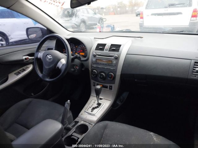 Photo 4 VIN: 2T1BU4EE2AC418737 - TOYOTA COROLLA 