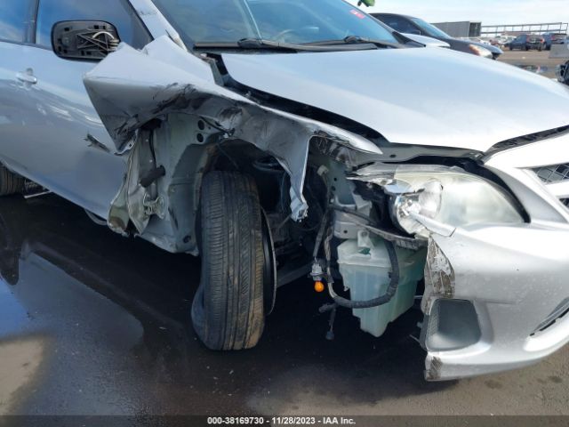 Photo 5 VIN: 2T1BU4EE2BC582233 - TOYOTA COROLLA 