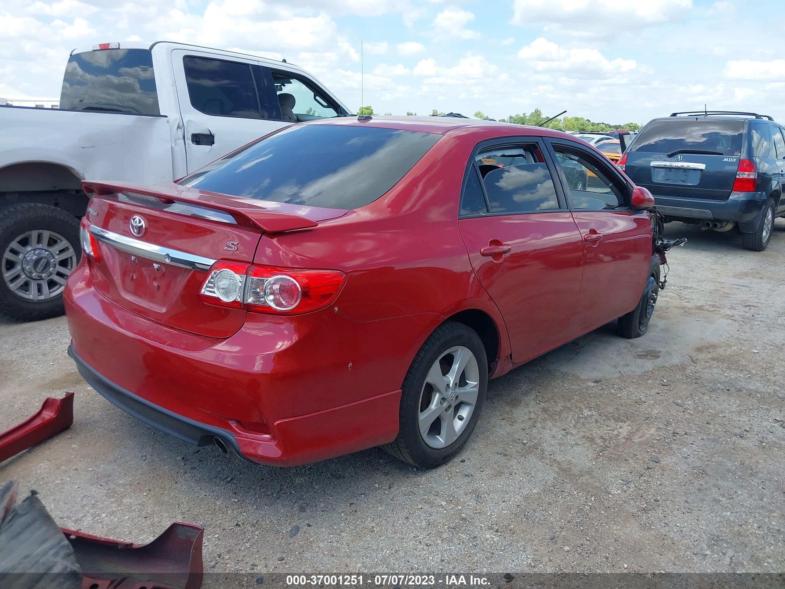 Photo 3 VIN: 2T1BU4EE2BC594995 - TOYOTA COROLLA 