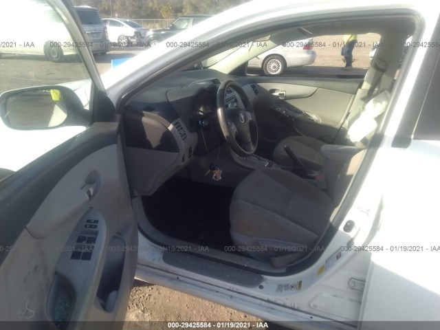 Photo 4 VIN: 2T1BU4EE2CC824794 - TOYOTA COROLLA 