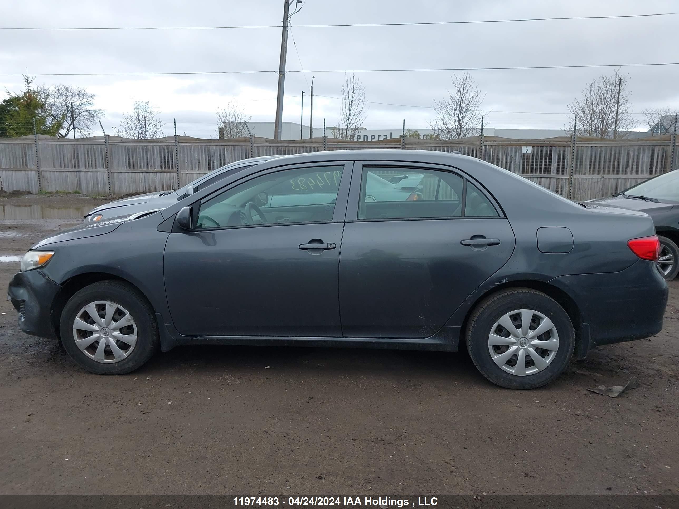 Photo 13 VIN: 2T1BU4EE3AC237520 - TOYOTA COROLLA 