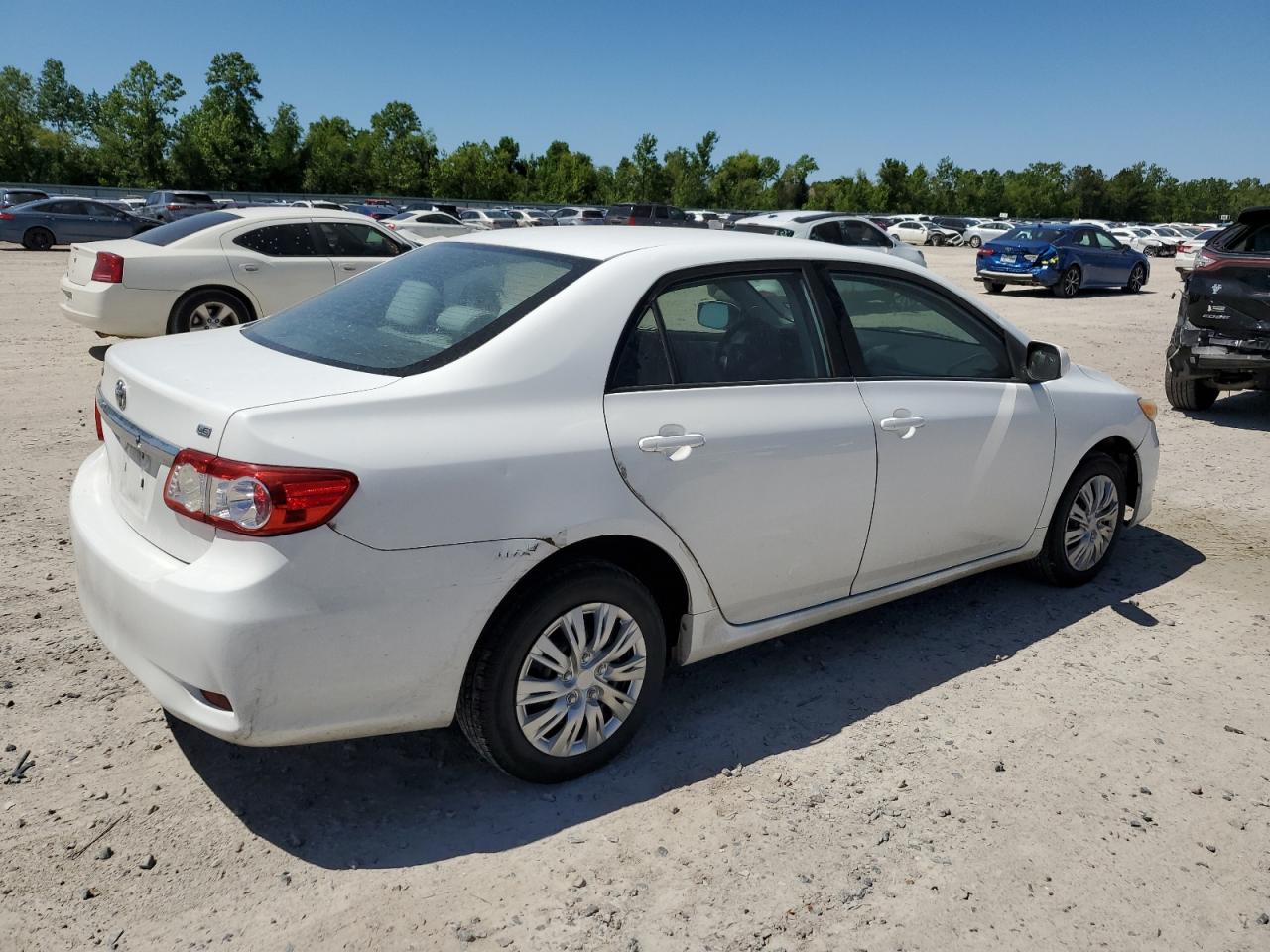 Photo 2 VIN: 2T1BU4EE3BC540928 - TOYOTA COROLLA 