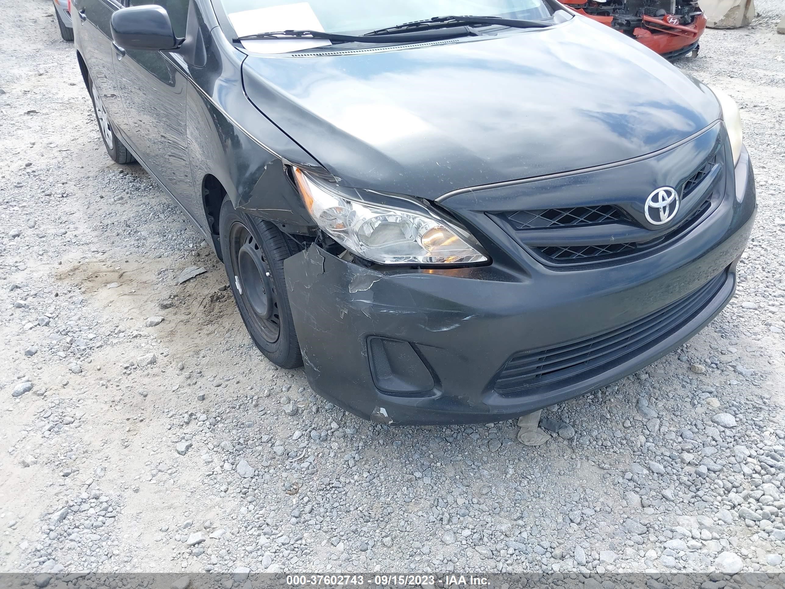 Photo 5 VIN: 2T1BU4EE3BC664679 - TOYOTA COROLLA 