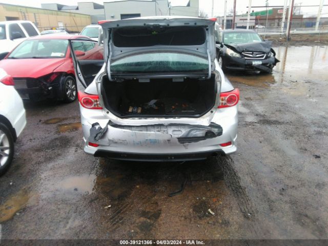 Photo 5 VIN: 2T1BU4EE3BC715114 - TOYOTA COROLLA 