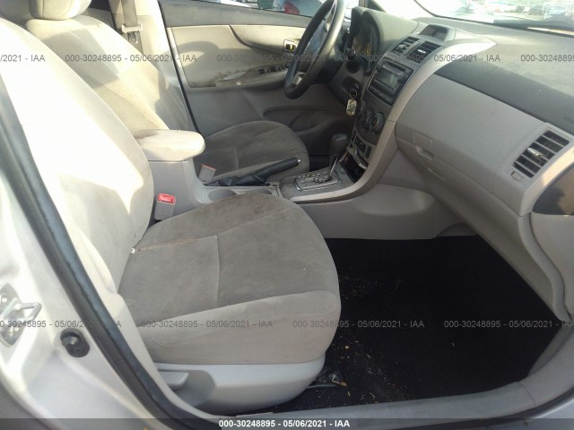 Photo 4 VIN: 2T1BU4EE3CC769918 - TOYOTA COROLLA 