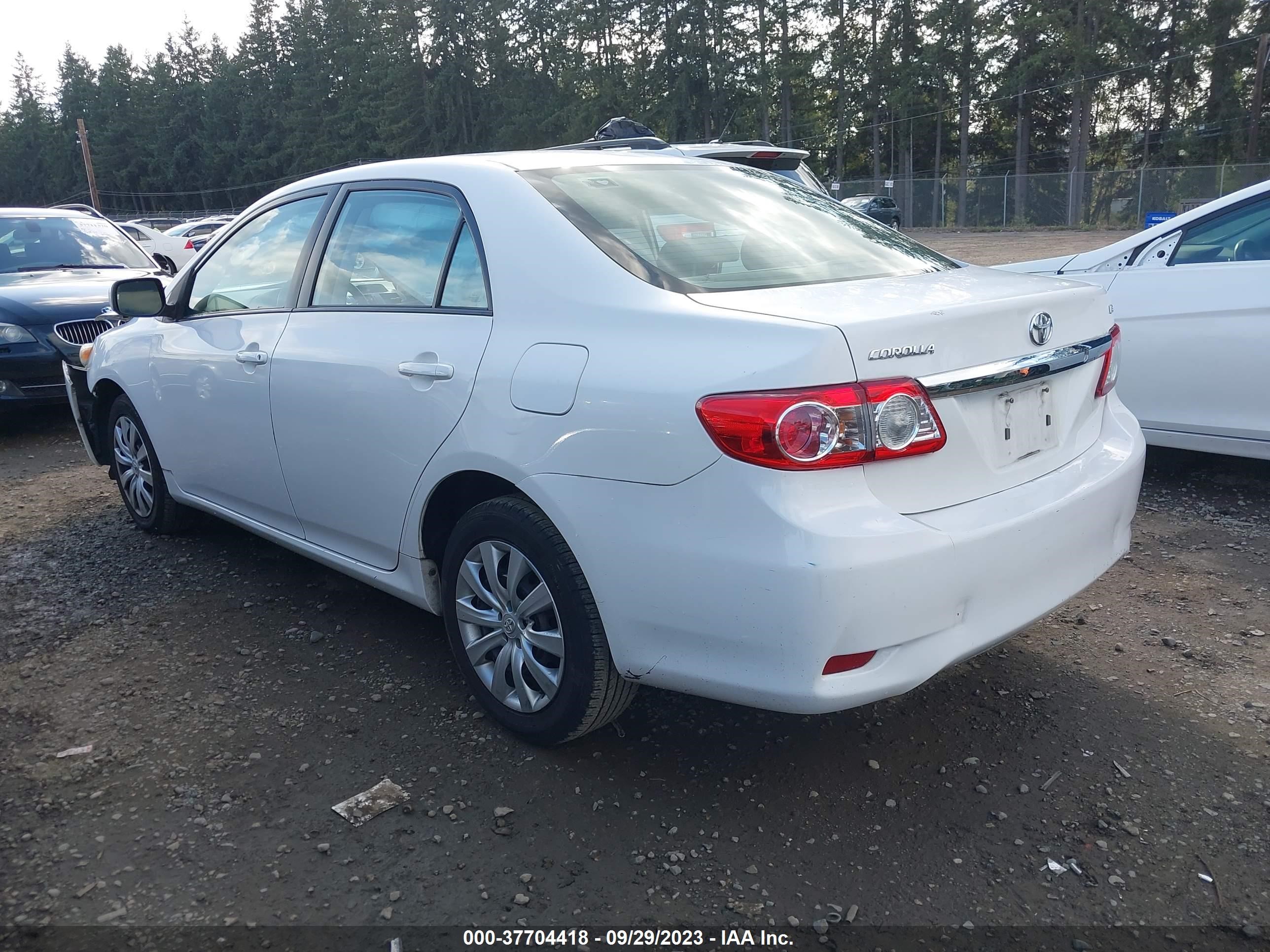 Photo 13 VIN: 2T1BU4EE3CC857724 - TOYOTA COROLLA 