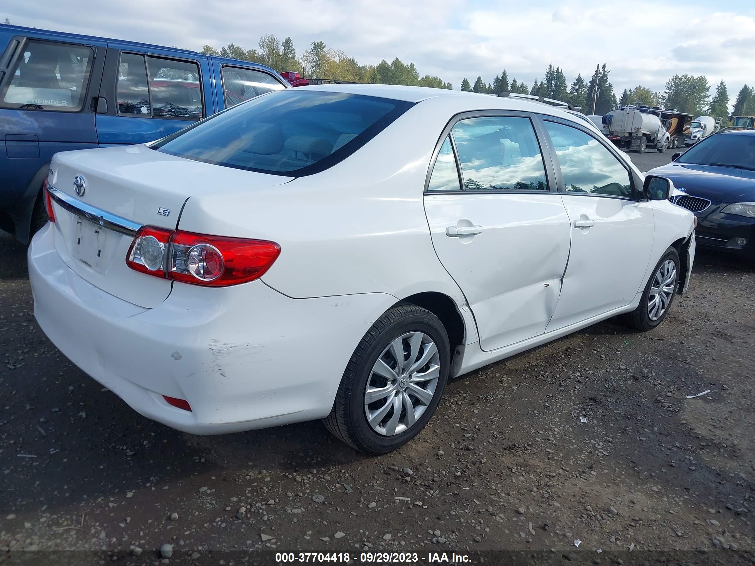 Photo 3 VIN: 2T1BU4EE3CC857724 - TOYOTA COROLLA 