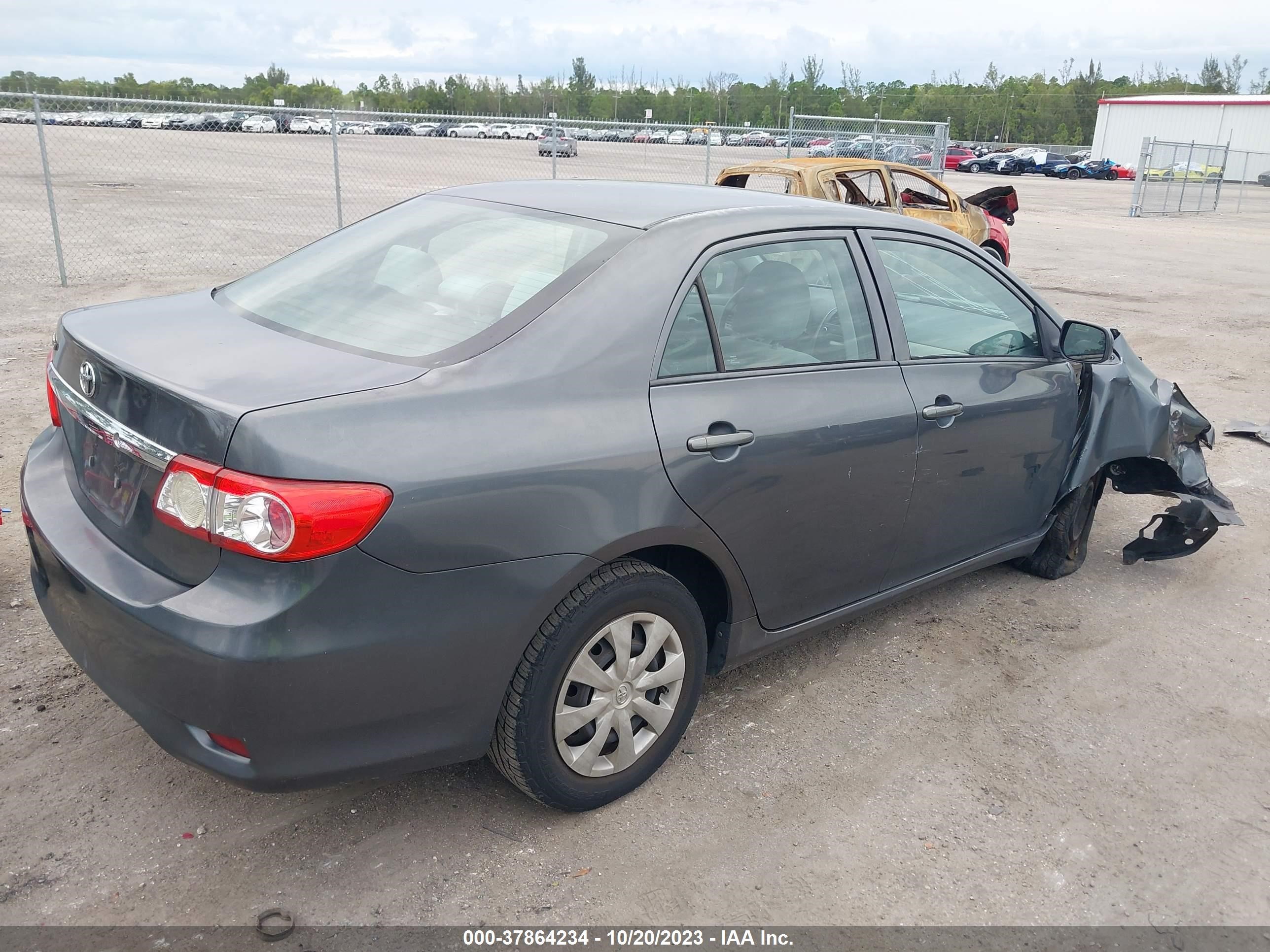 Photo 3 VIN: 2T1BU4EE3CC901821 - TOYOTA COROLLA 