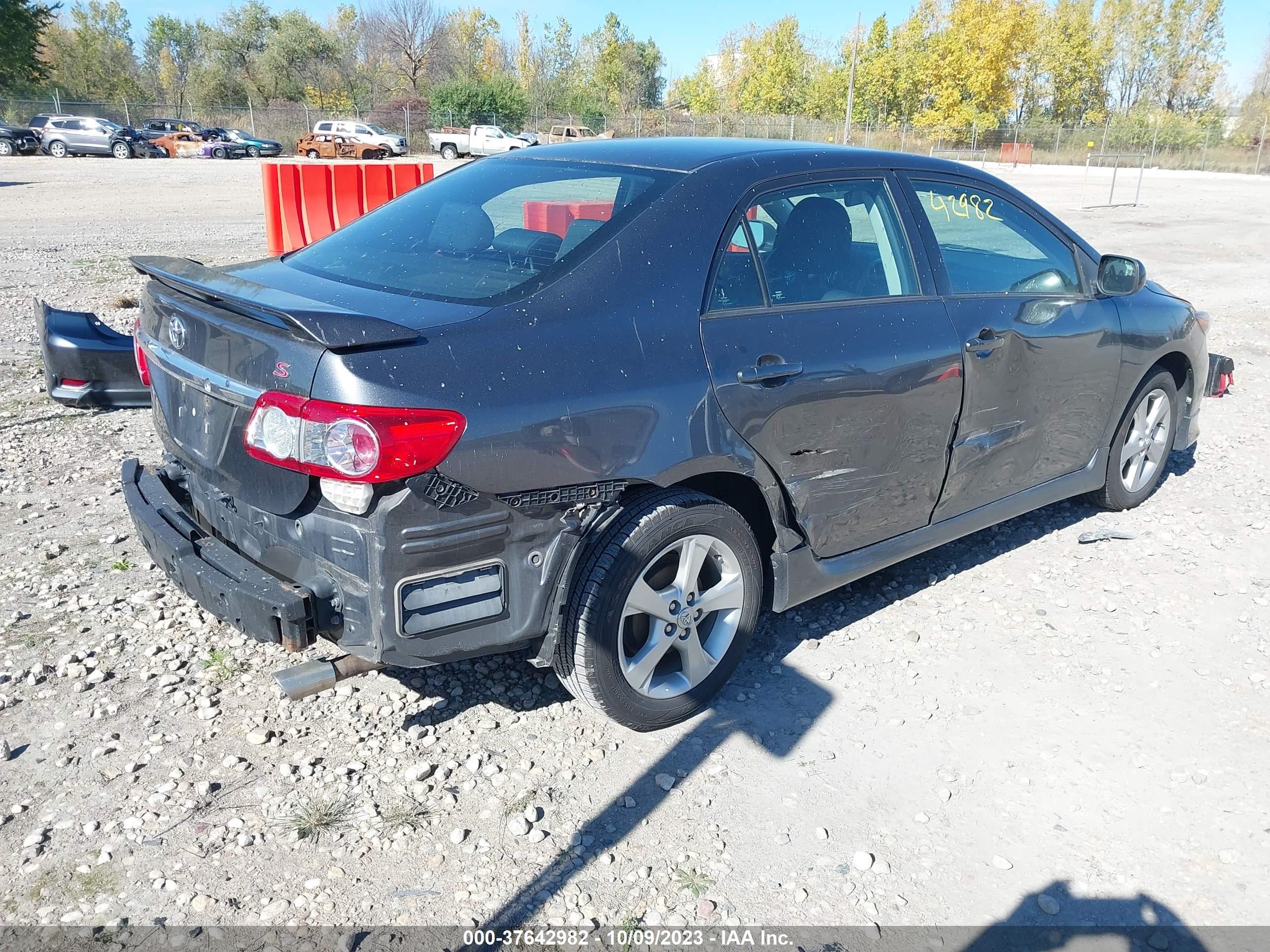 Photo 3 VIN: 2T1BU4EE3DC122968 - TOYOTA COROLLA 