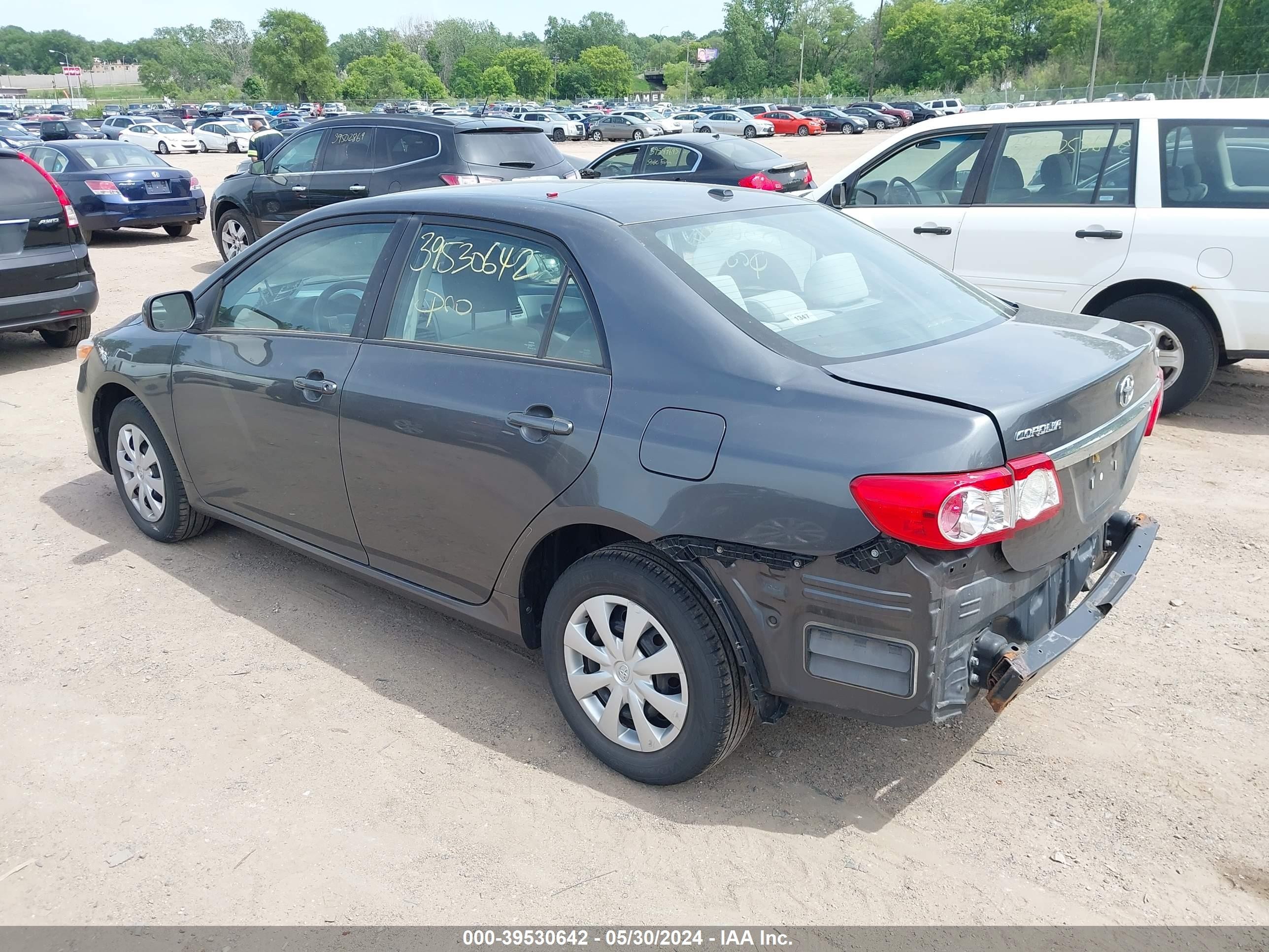 Photo 2 VIN: 2T1BU4EE4BC704784 - TOYOTA COROLLA 