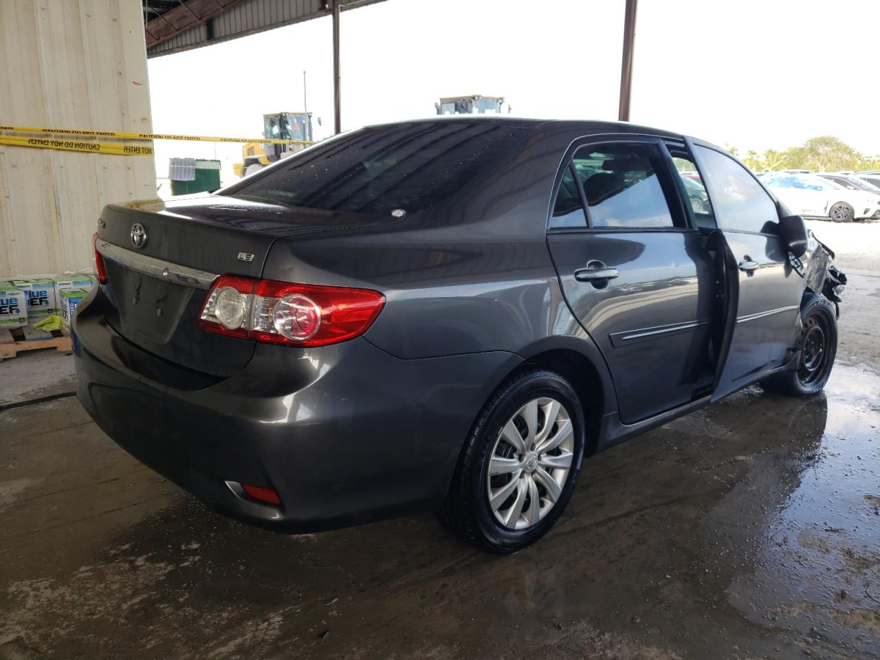 Photo 2 VIN: 2T1BU4EE4CC788946 - TOYOTA COROLLA 