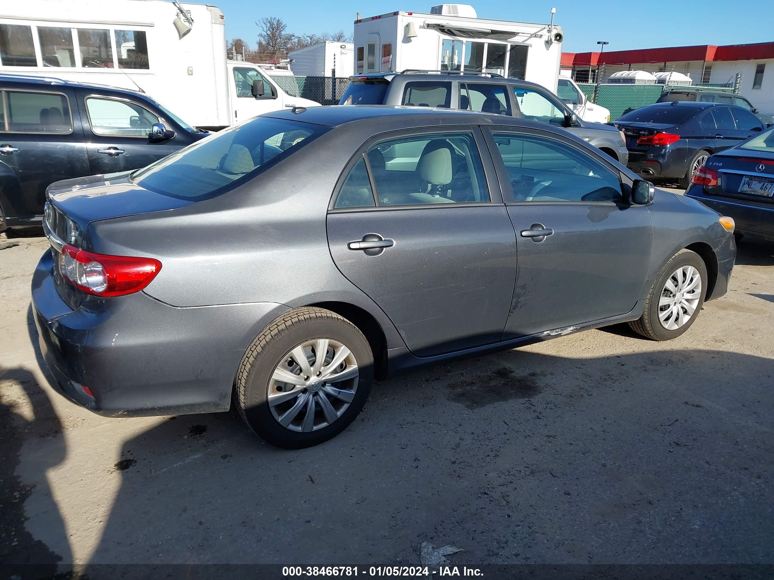 Photo 3 VIN: 2T1BU4EE4CC895172 - TOYOTA COROLLA 