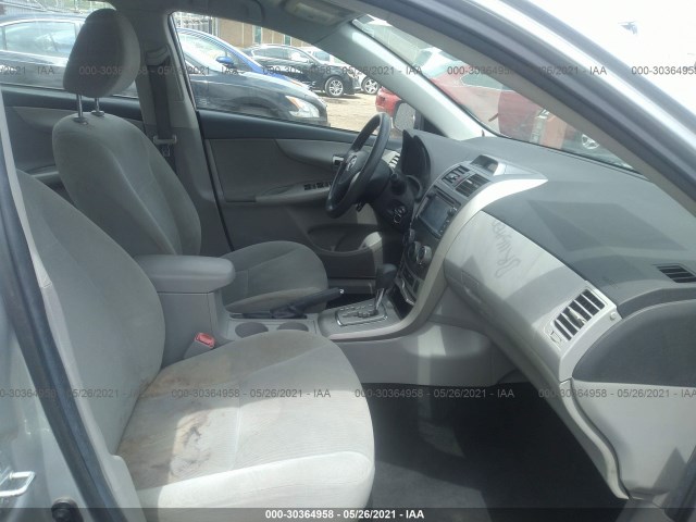 Photo 4 VIN: 2T1BU4EE4DC975928 - TOYOTA COROLLA 