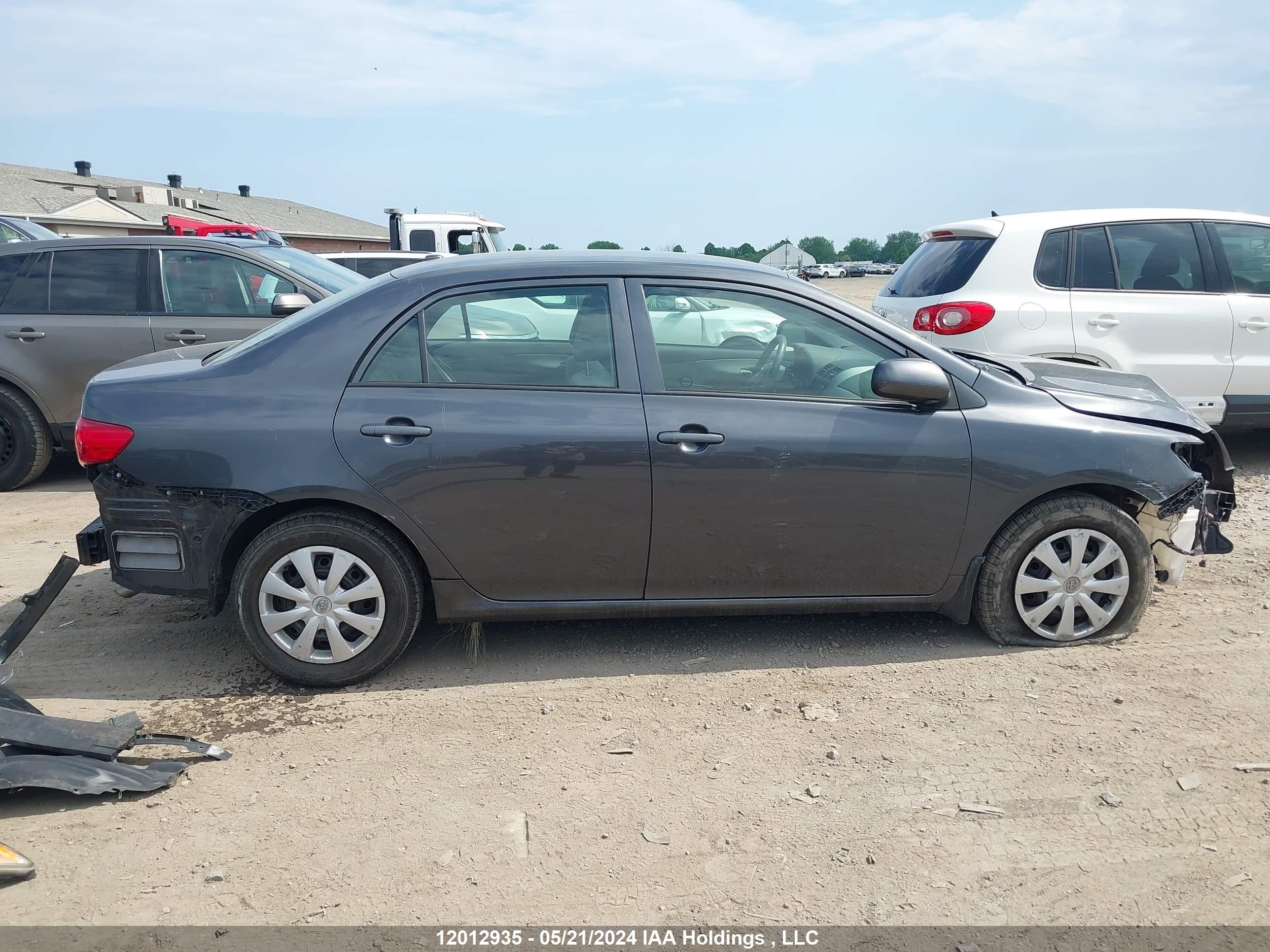 Photo 13 VIN: 2T1BU4EE6AC192895 - TOYOTA COROLLA 