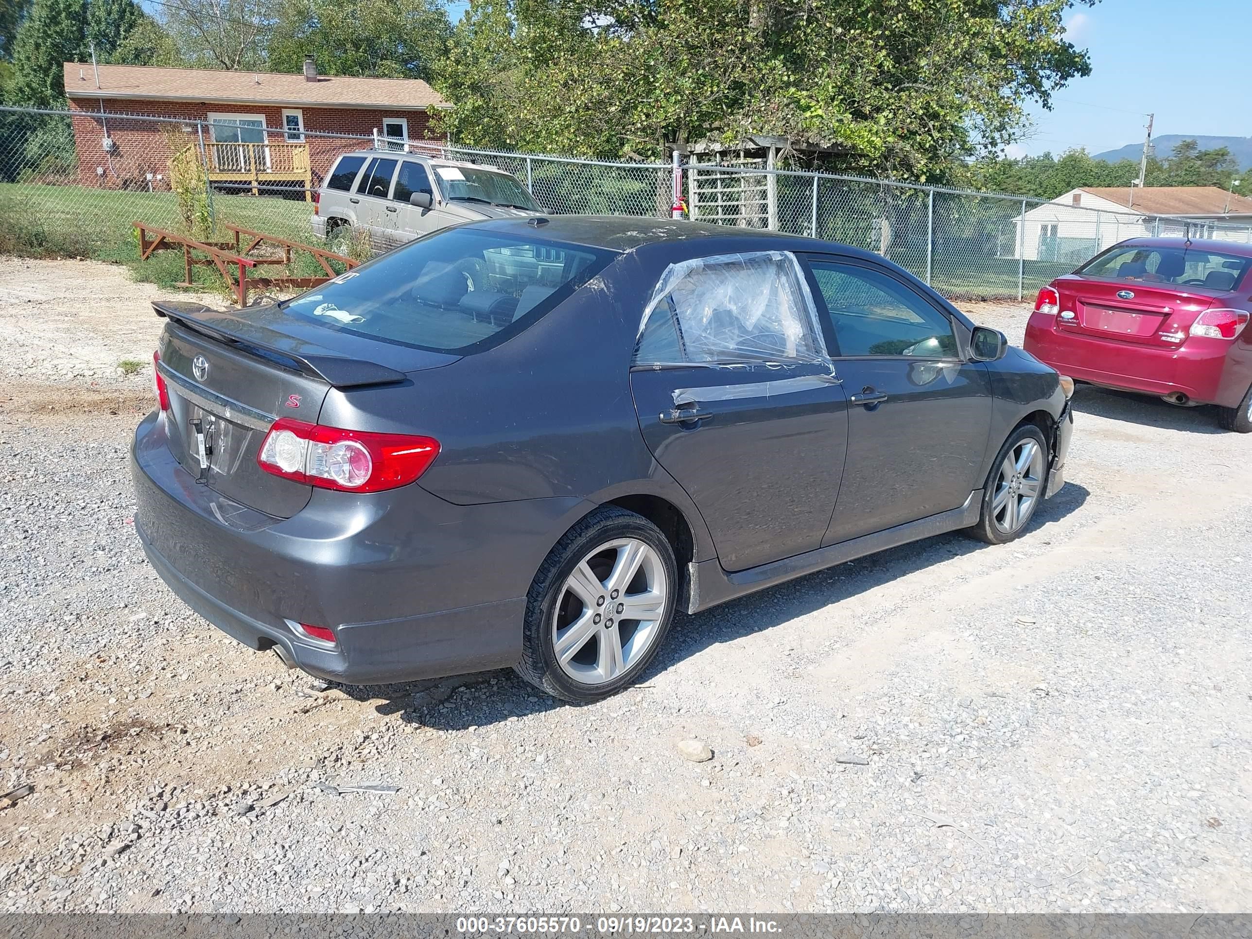 Photo 3 VIN: 2T1BU4EE6DC973730 - TOYOTA COROLLA 