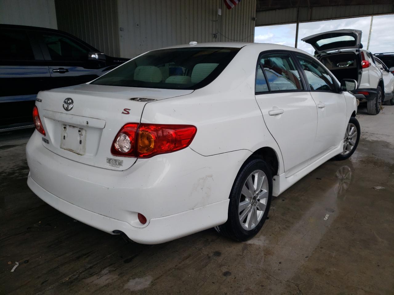 Photo 2 VIN: 2T1BU4EE7AC500351 - TOYOTA COROLLA 