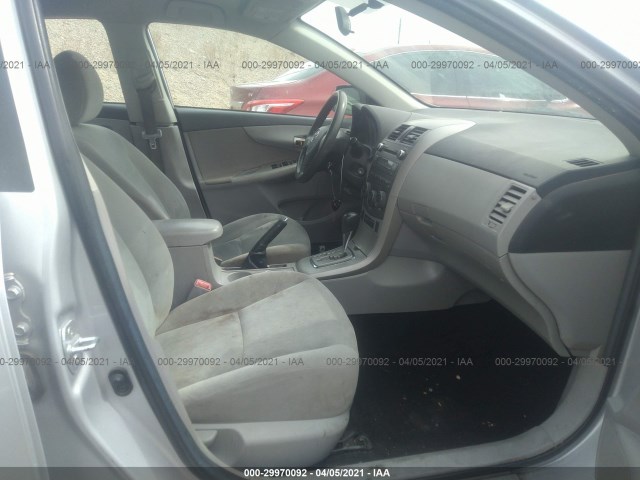 Photo 4 VIN: 2T1BU4EE7BC589873 - TOYOTA COROLLA 