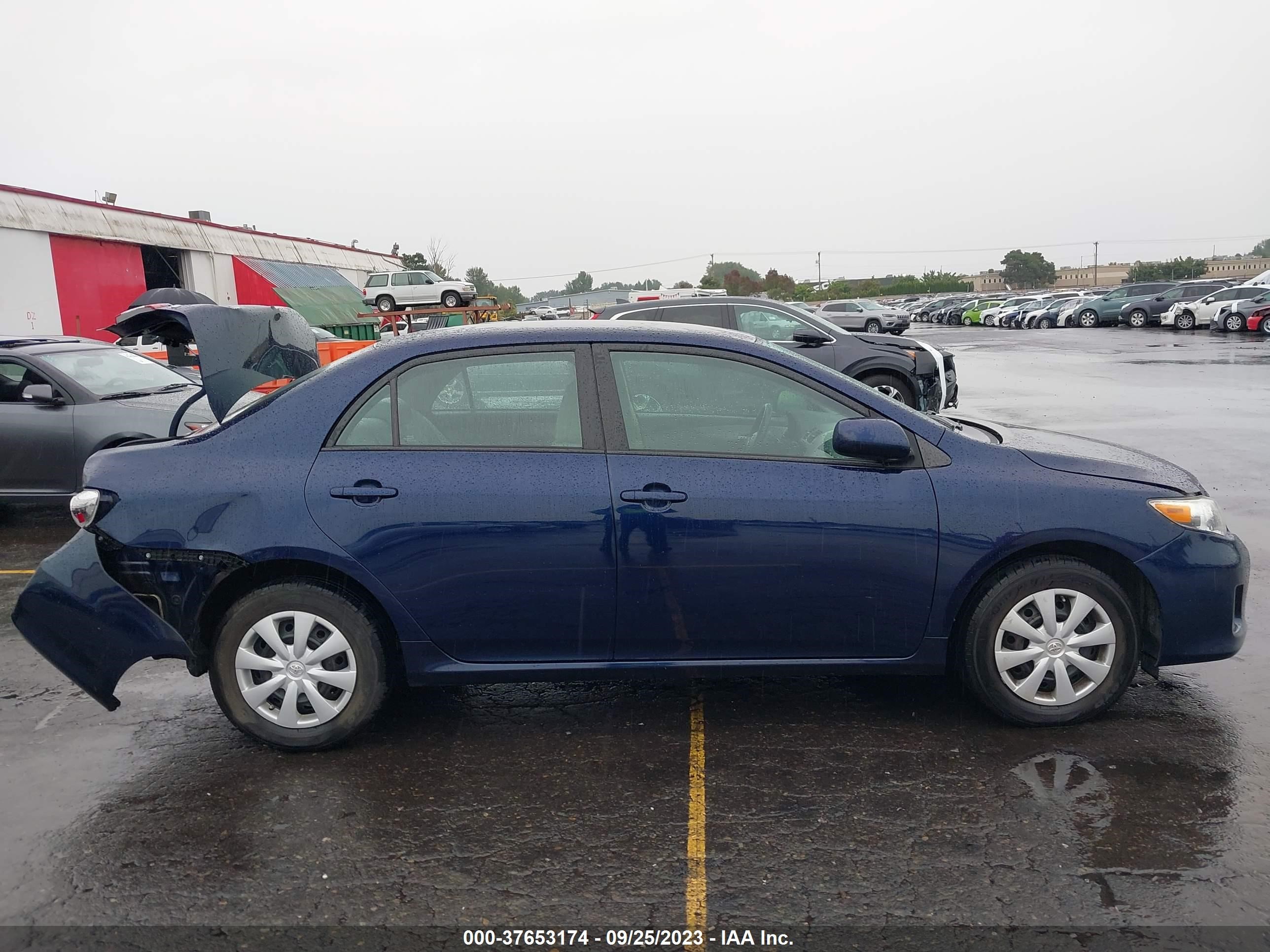 Photo 12 VIN: 2T1BU4EE7BC661218 - TOYOTA COROLLA 